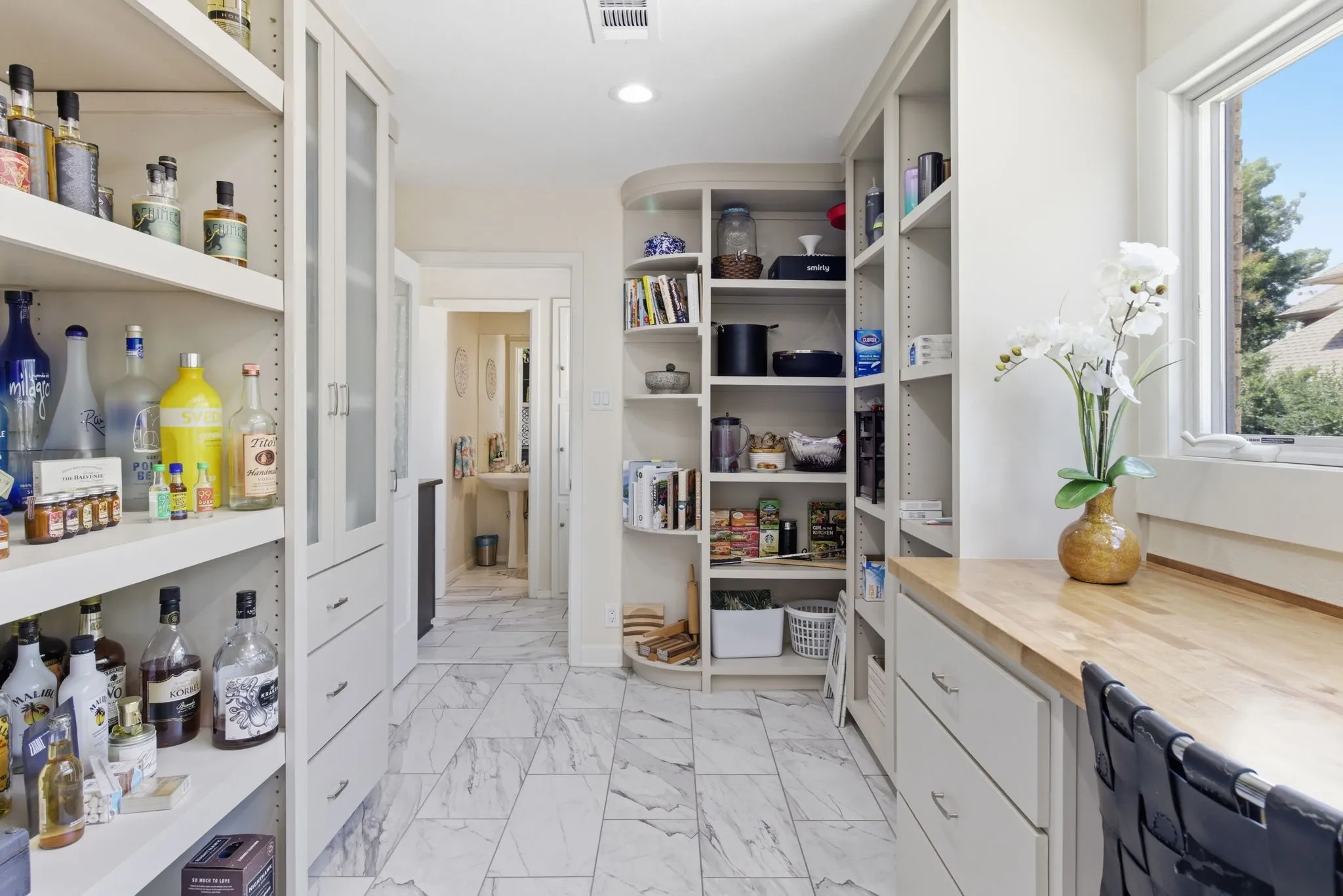Single Family Residence For Rent in Tarrant County , 905 Crowley Road, Arlington, Texas 76012, 3 Bedroom, 4 Bathroom, 2 Garage spaces, 2,794 Sqft, built in 1974, mls#21376314, Real Estate Agent in Arlington, Homes For Rent in Tarrant county, Homes For Rent in Arlington, Realtor in Arlington Texas, Real Estate Brokerage Independent Realty Texas, Luminita Cordes Realtor