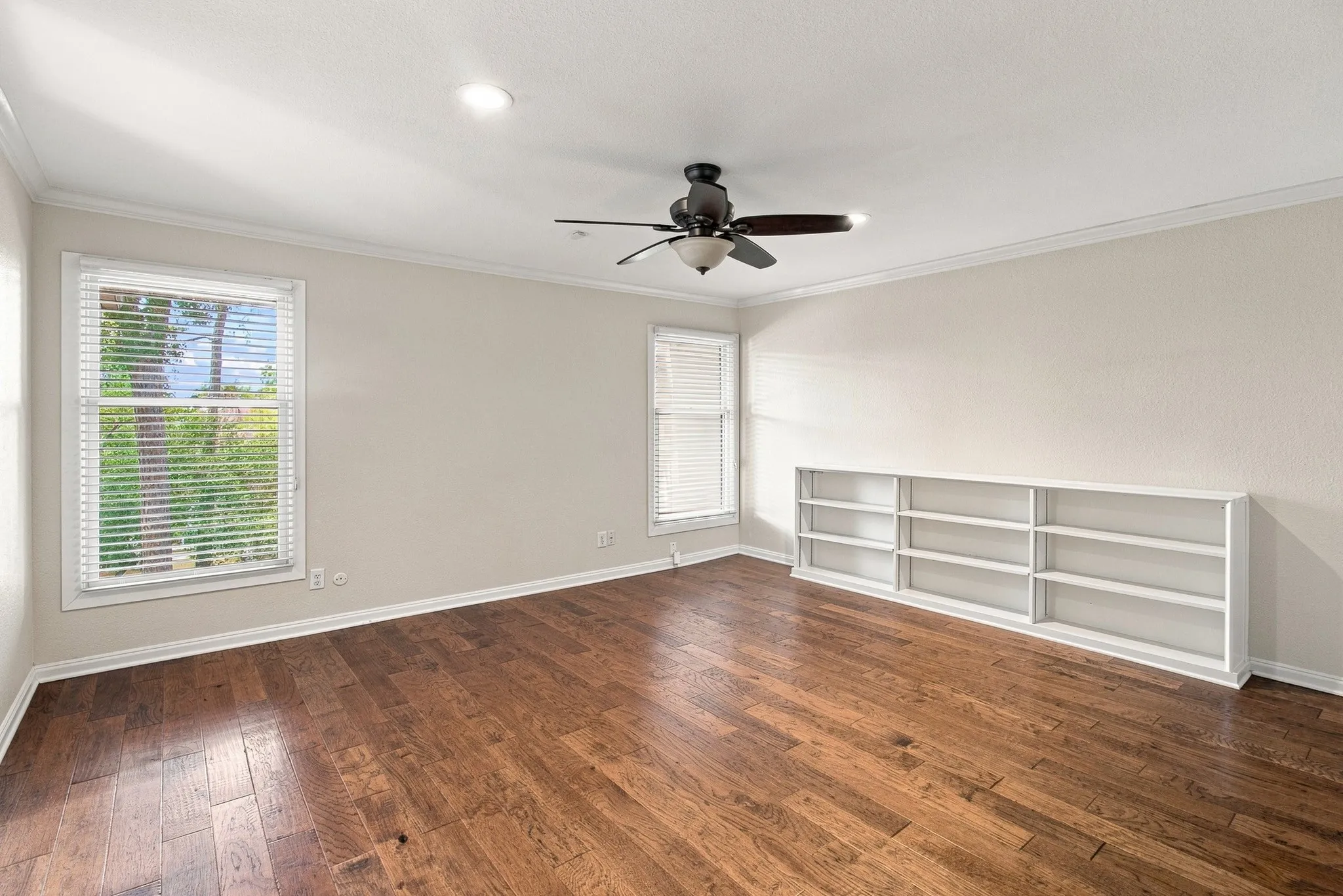 Single Family Residence For Rent in Tarrant County , 905 Crowley Road, Arlington, Texas 76012, 3 Bedroom, 4 Bathroom, 2 Garage spaces, 2,794 Sqft, built in 1974, mls#21376314, Real Estate Agent in Arlington, Homes For Rent in Tarrant county, Homes For Rent in Arlington, Realtor in Arlington Texas, Real Estate Brokerage Independent Realty Texas, Luminita Cordes Realtor