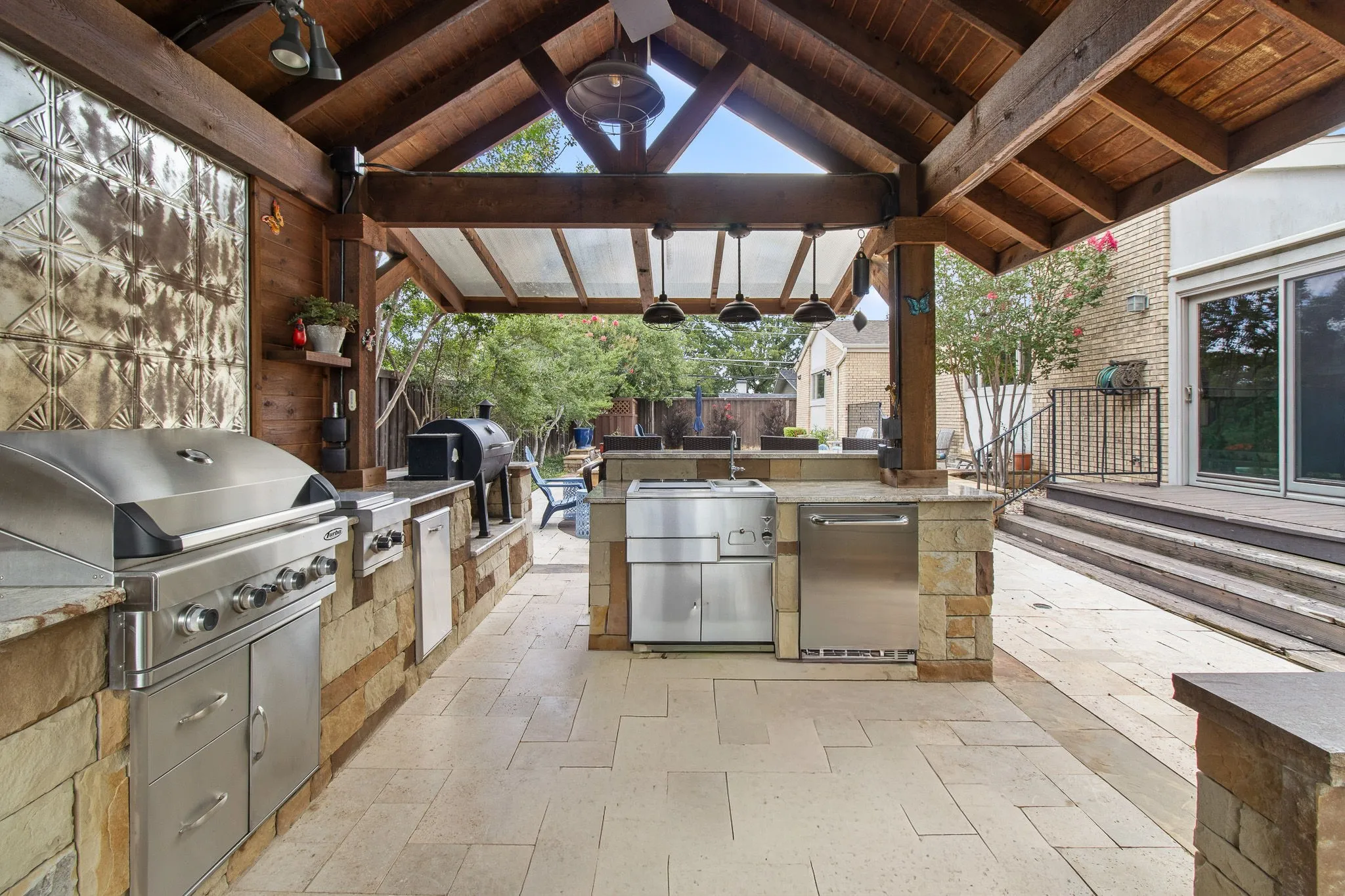 Single Family Residence For Rent in Tarrant County , 905 Crowley Road, Arlington, Texas 76012, 3 Bedroom, 4 Bathroom, 2 Garage spaces, 2,794 Sqft, built in 1974, mls#21376314, Real Estate Agent in Arlington, Homes For Rent in Tarrant county, Homes For Rent in Arlington, Realtor in Arlington Texas, Real Estate Brokerage Independent Realty Texas, Luminita Cordes Realtor