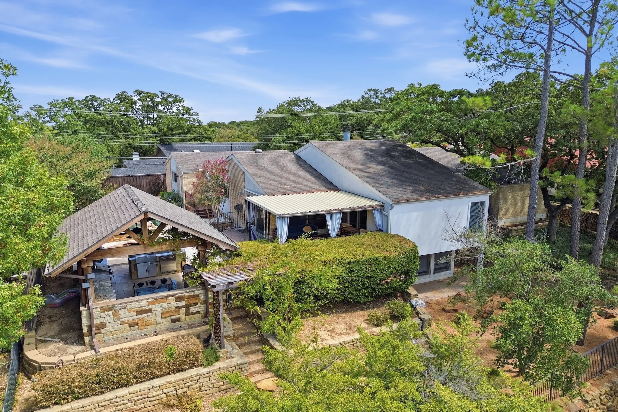 Single Family Residence For Rent in Tarrant County , 905 Crowley Road, Arlington, Texas 76012, 3 Bedroom, 4 Bathroom, 2 Garage spaces, 2,794 Sqft, built in 1974, mls#21376314, Real Estate Agent in Arlington, Homes For Rent in Tarrant county, Homes For Rent in Arlington, Realtor in Arlington Texas, Real Estate Brokerage Independent Realty Texas, Luminita Cordes Realtor