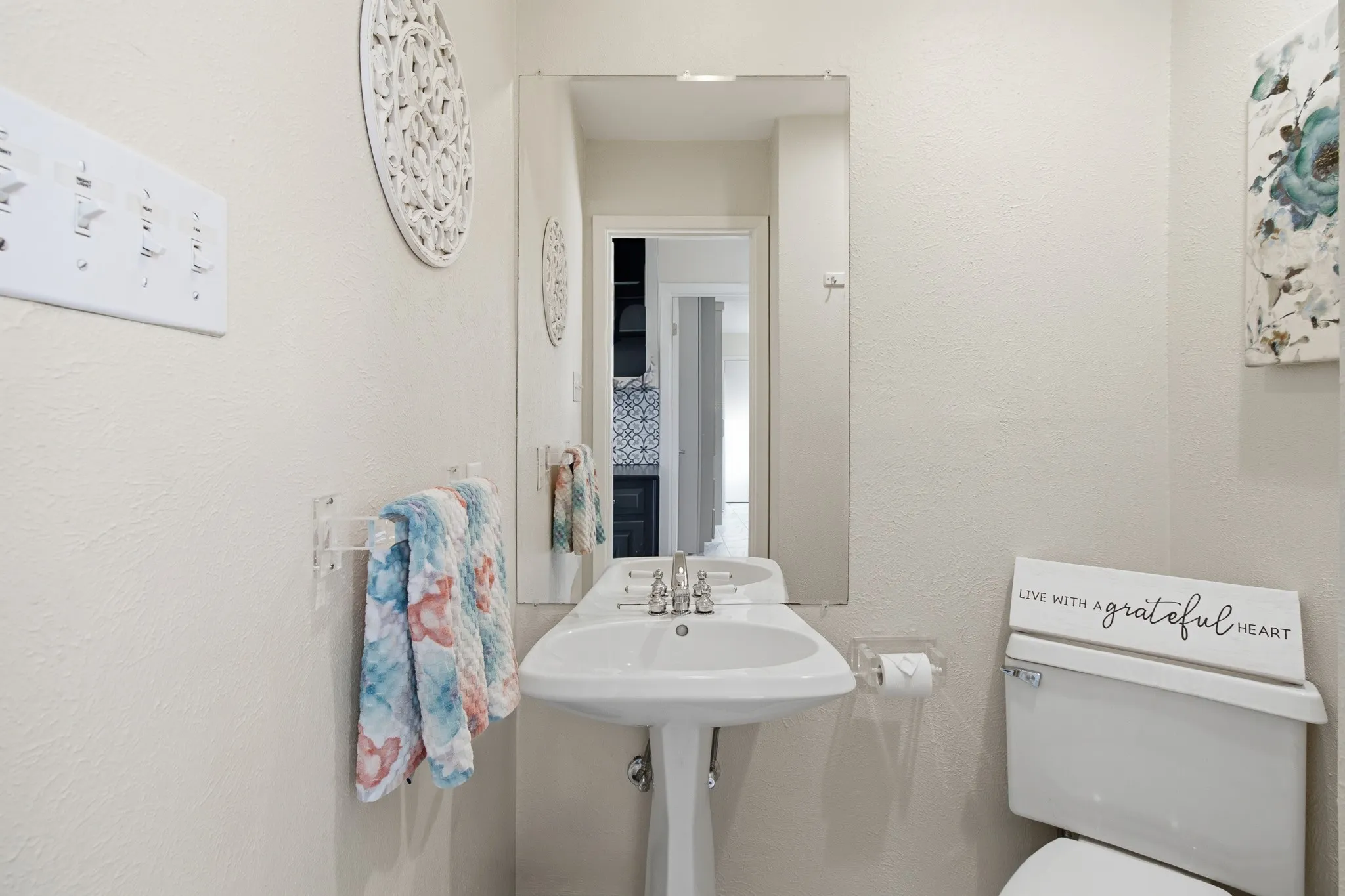Single Family Residence For Rent in Tarrant County , 905 Crowley Road, Arlington, Texas 76012, 3 Bedroom, 4 Bathroom, 2 Garage spaces, 2,794 Sqft, built in 1974, mls#21376314, Real Estate Agent in Arlington, Homes For Rent in Tarrant county, Homes For Rent in Arlington, Realtor in Arlington Texas, Real Estate Brokerage Independent Realty Texas, Luminita Cordes Realtor