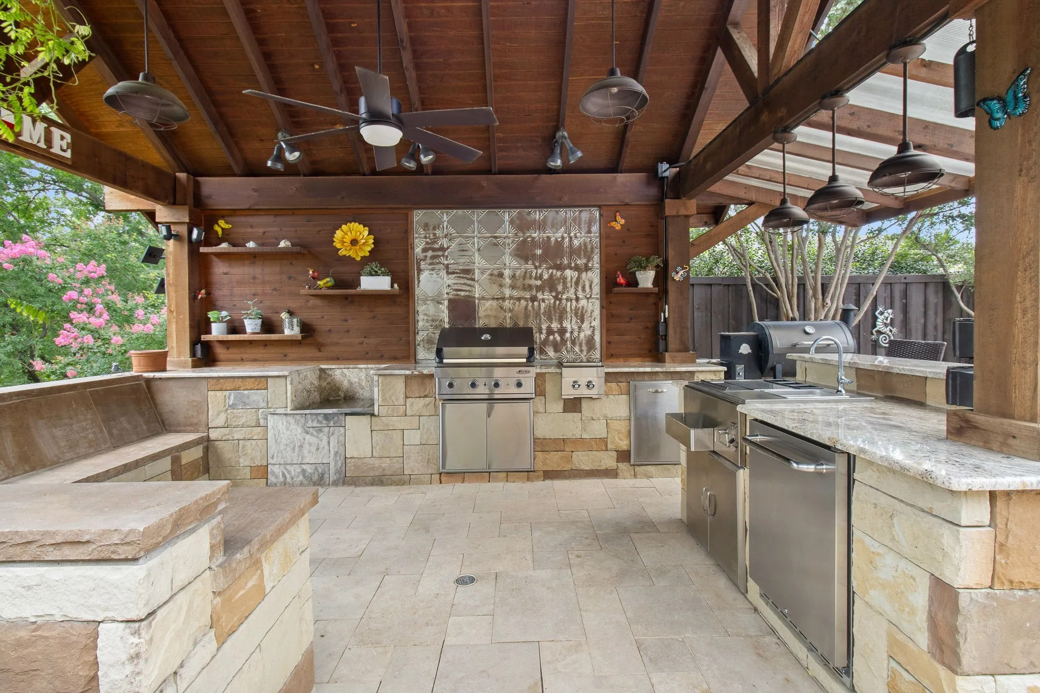 Single Family Residence For Rent in Tarrant County , 905 Crowley Road, Arlington, Texas 76012, 3 Bedroom, 4 Bathroom, 2 Garage spaces, 2,794 Sqft, built in 1974, mls#21376314, Real Estate Agent in Arlington, Homes For Rent in Tarrant county, Homes For Rent in Arlington, Realtor in Arlington Texas, Real Estate Brokerage Independent Realty Texas, Luminita Cordes Realtor