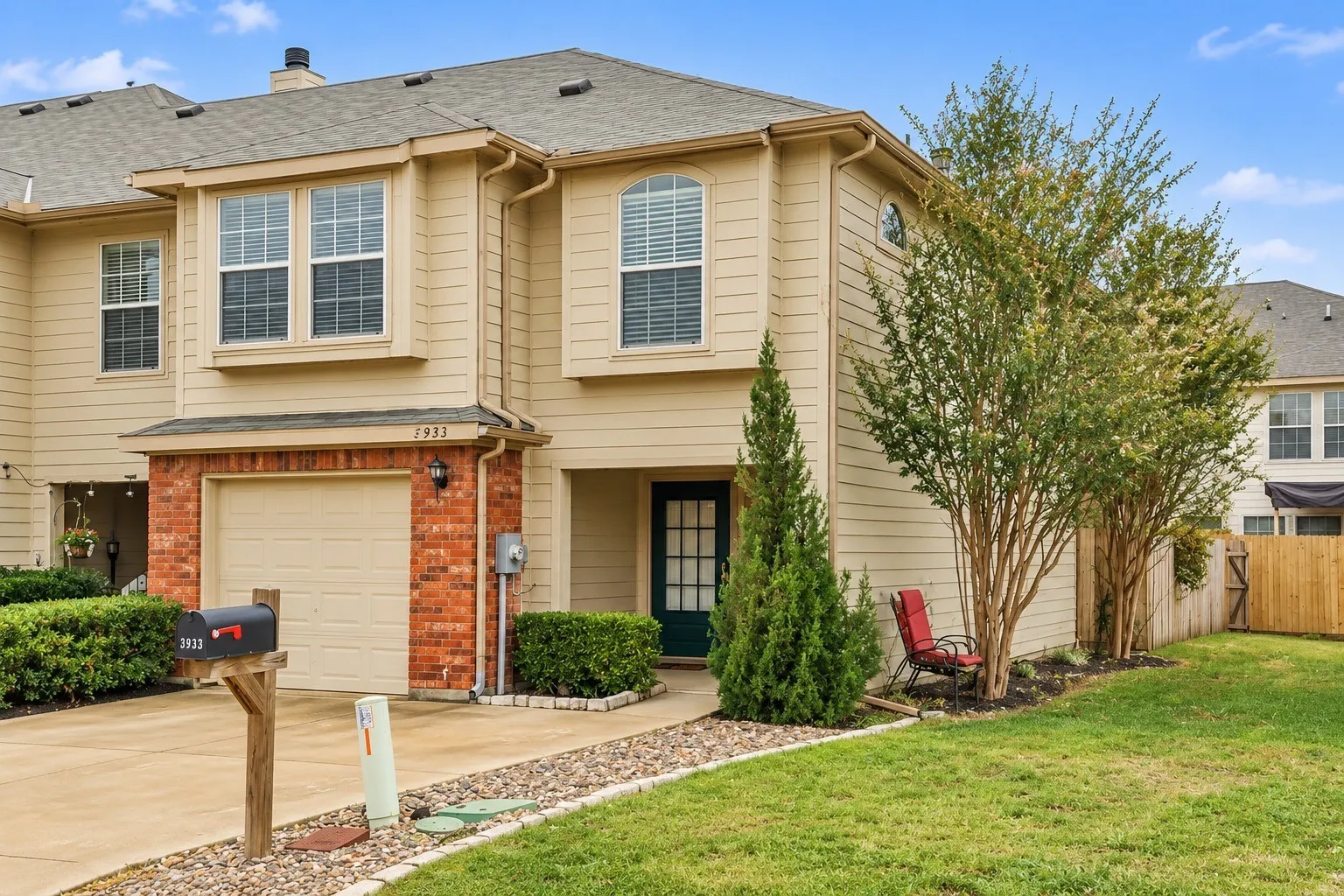 Townhouse For Rent in Tarrant County , 3933 Fernando Drive, Fort Worth, Texas 76040, 3 Bedroom, 3 Bathroom, 1 Garage spaces, 1,567 Sqft, built in 2008, mls#21376330, Real Estate Agent in Fort Worth, Homes For Rent in Tarrant county, Homes For Rent in Fort Worth, Realtor in Fort Worth Texas, Real Estate Brokerage Independent Realty Texas, Luminita Cordes Realtor
