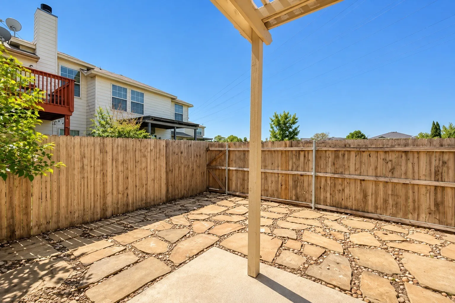 Townhouse For Rent in Tarrant County , 3933 Fernando Drive, Fort Worth, Texas 76040, 3 Bedroom, 3 Bathroom, 1 Garage spaces, 1,567 Sqft, built in 2008, mls#21376330, Real Estate Agent in Fort Worth, Homes For Rent in Tarrant county, Homes For Rent in Fort Worth, Realtor in Fort Worth Texas, Real Estate Brokerage Independent Realty Texas, Luminita Cordes Realtor