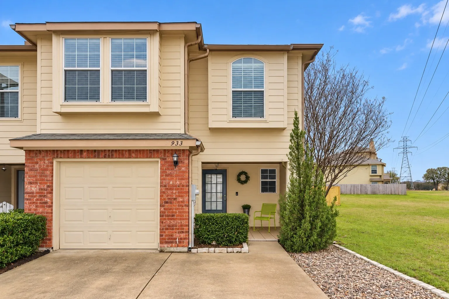 Townhouse For Rent in Tarrant County , 3933 Fernando Drive, Fort Worth, Texas 76040, 3 Bedroom, 3 Bathroom, 1 Garage spaces, 1,567 Sqft, built in 2008, mls#21376330, Real Estate Agent in Fort Worth, Homes For Rent in Tarrant county, Homes For Rent in Fort Worth, Realtor in Fort Worth Texas, Real Estate Brokerage Independent Realty Texas, Luminita Cordes Realtor