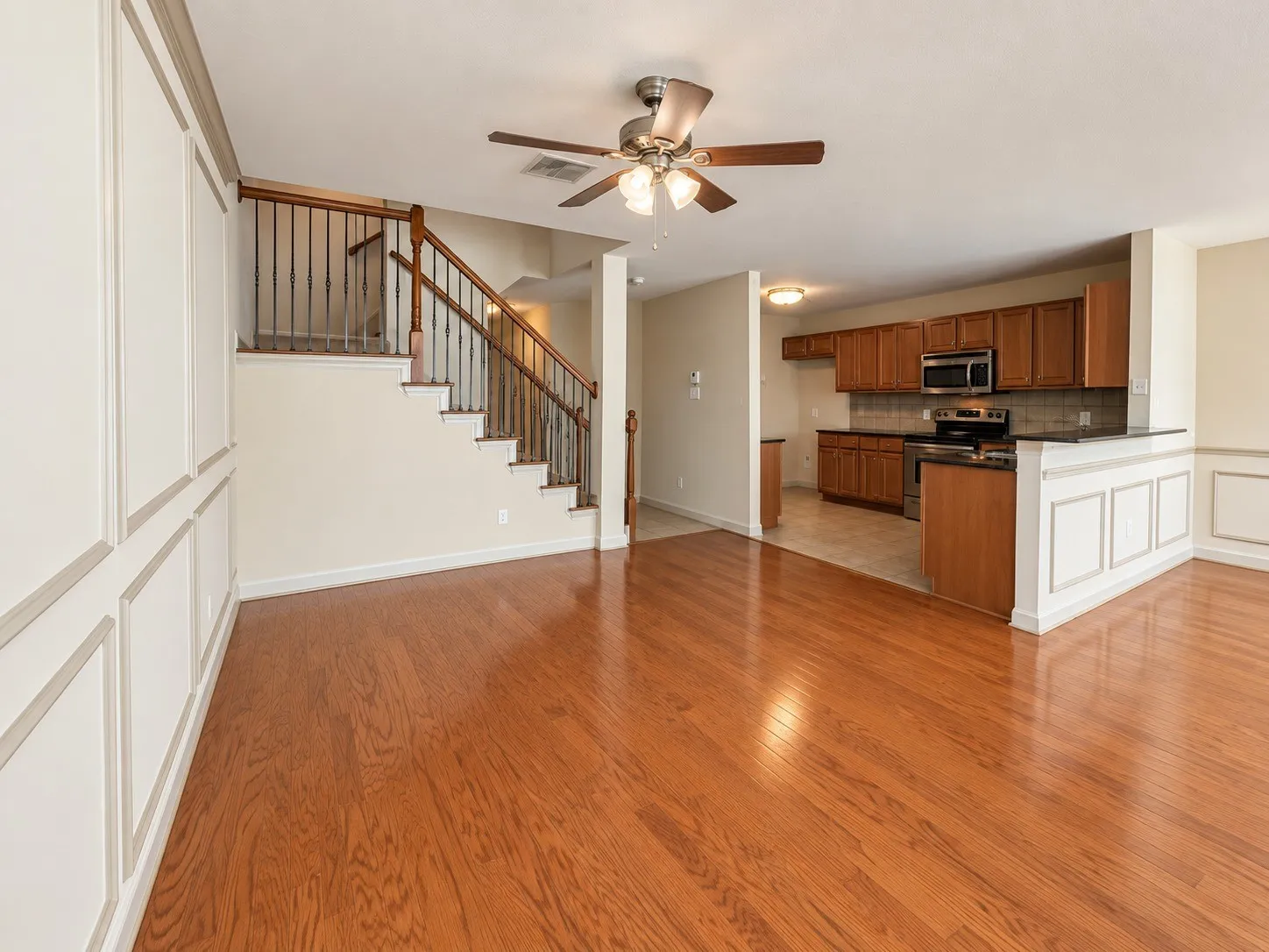 Townhouse For Rent in Tarrant County , 3933 Fernando Drive, Fort Worth, Texas 76040, 3 Bedroom, 3 Bathroom, 1 Garage spaces, 1,567 Sqft, built in 2008, mls#21376330, Real Estate Agent in Fort Worth, Homes For Rent in Tarrant county, Homes For Rent in Fort Worth, Realtor in Fort Worth Texas, Real Estate Brokerage Independent Realty Texas, Luminita Cordes Realtor