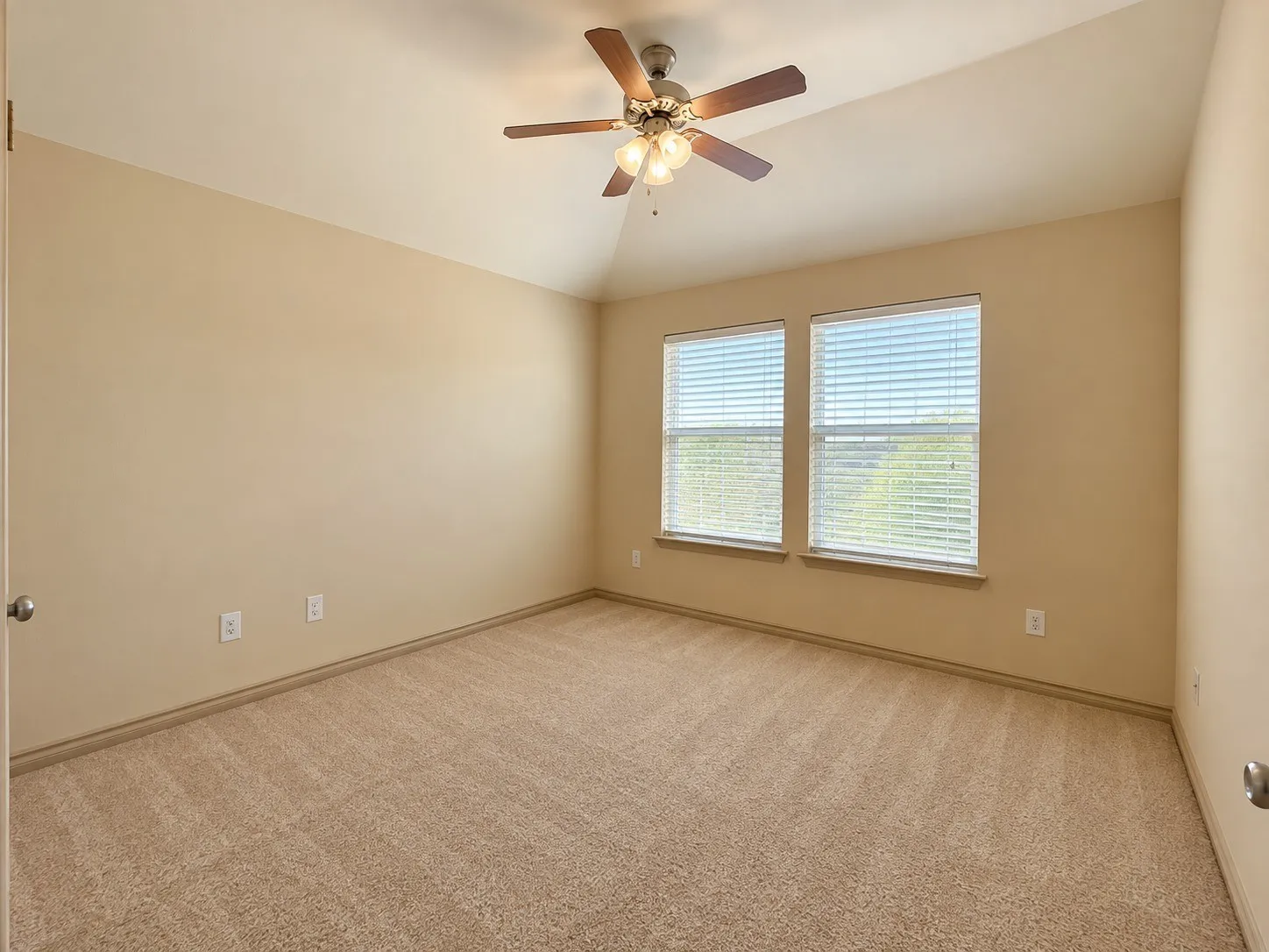 Townhouse For Rent in Tarrant County , 3933 Fernando Drive, Fort Worth, Texas 76040, 3 Bedroom, 3 Bathroom, 1 Garage spaces, 1,567 Sqft, built in 2008, mls#21376330, Real Estate Agent in Fort Worth, Homes For Rent in Tarrant county, Homes For Rent in Fort Worth, Realtor in Fort Worth Texas, Real Estate Brokerage Independent Realty Texas, Luminita Cordes Realtor