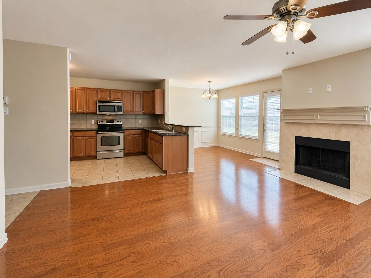 Townhouse For Rent in Tarrant County , 3933 Fernando Drive, Fort Worth, Texas 76040, 3 Bedroom, 3 Bathroom, 1 Garage spaces, 1,567 Sqft, built in 2008, mls#21376330, Real Estate Agent in Fort Worth, Homes For Rent in Tarrant county, Homes For Rent in Fort Worth, Realtor in Fort Worth Texas, Real Estate Brokerage Independent Realty Texas, Luminita Cordes Realtor