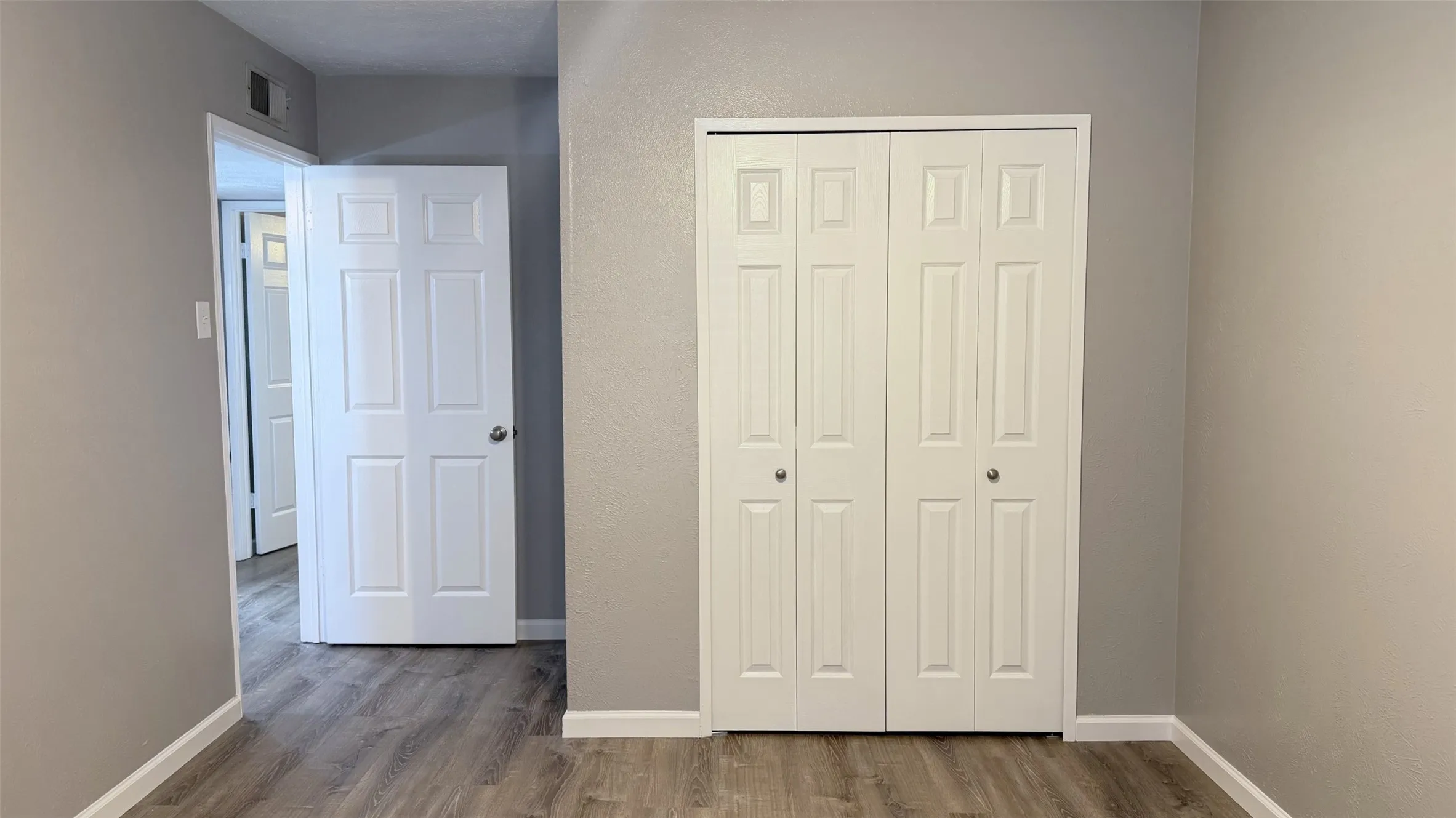 Single Family Residence For Rent in Denton County , 5224 Marks Circle, The Colony, Texas 75056, 3 Bedroom, 2 Bathroom, 2 Garage spaces, 1,379 Sqft, built in 1974, mls#21376310, Real Estate Agent in The Colony, Homes For Rent in Denton county, Homes For Rent in The Colony, Realtor in The Colony Texas, Real Estate Brokerage Independent Realty Texas, Luminita Cordes Realtor