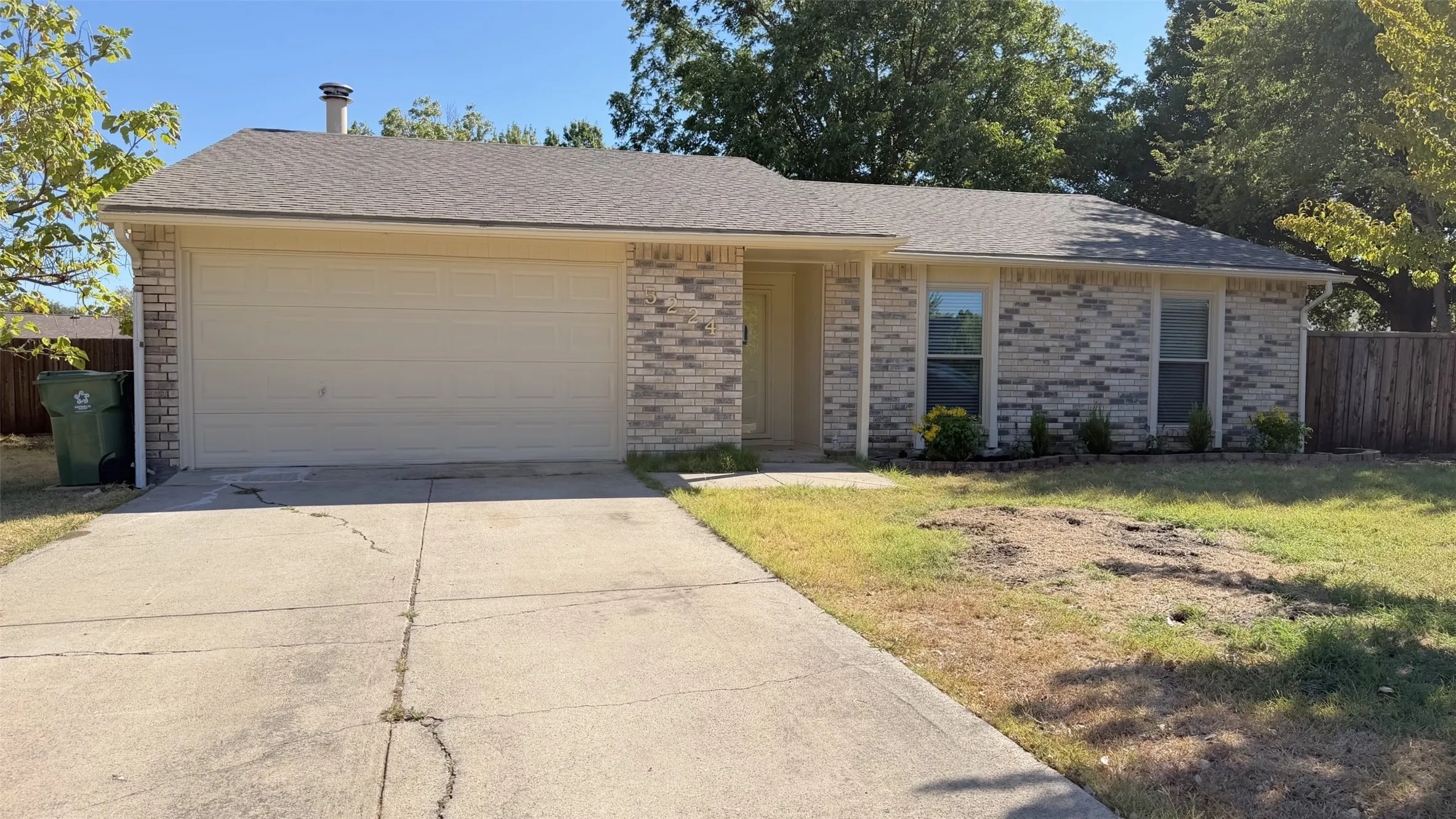 Single Family Residence For Rent in Denton County , 5224 Marks Circle, The Colony, Texas 75056, 3 Bedroom, 2 Bathroom, 2 Garage spaces, 1,379 Sqft, built in 1974, mls#21376310, Real Estate Agent in The Colony, Homes For Rent in Denton county, Homes For Rent in The Colony, Realtor in The Colony Texas, Real Estate Brokerage Independent Realty Texas, Luminita Cordes Realtor