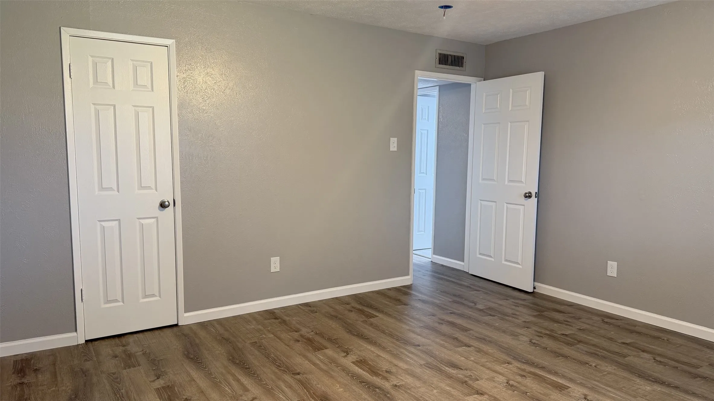 Single Family Residence For Rent in Denton County , 5224 Marks Circle, The Colony, Texas 75056, 3 Bedroom, 2 Bathroom, 2 Garage spaces, 1,379 Sqft, built in 1974, mls#21376310, Real Estate Agent in The Colony, Homes For Rent in Denton county, Homes For Rent in The Colony, Realtor in The Colony Texas, Real Estate Brokerage Independent Realty Texas, Luminita Cordes Realtor