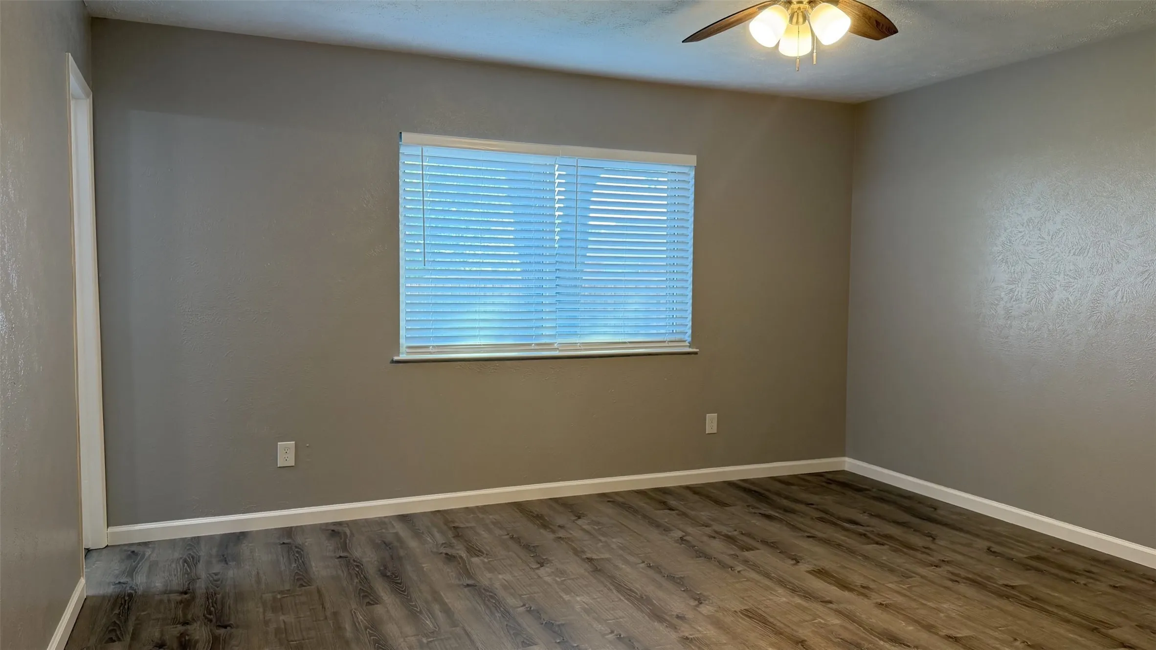 Single Family Residence For Rent in Denton County , 5224 Marks Circle, The Colony, Texas 75056, 3 Bedroom, 2 Bathroom, 2 Garage spaces, 1,379 Sqft, built in 1974, mls#21376310, Real Estate Agent in The Colony, Homes For Rent in Denton county, Homes For Rent in The Colony, Realtor in The Colony Texas, Real Estate Brokerage Independent Realty Texas, Luminita Cordes Realtor