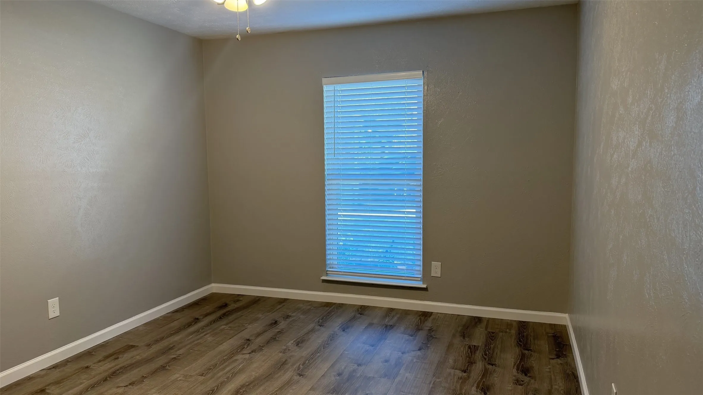 Single Family Residence For Rent in Denton County , 5224 Marks Circle, The Colony, Texas 75056, 3 Bedroom, 2 Bathroom, 2 Garage spaces, 1,379 Sqft, built in 1974, mls#21376310, Real Estate Agent in The Colony, Homes For Rent in Denton county, Homes For Rent in The Colony, Realtor in The Colony Texas, Real Estate Brokerage Independent Realty Texas, Luminita Cordes Realtor