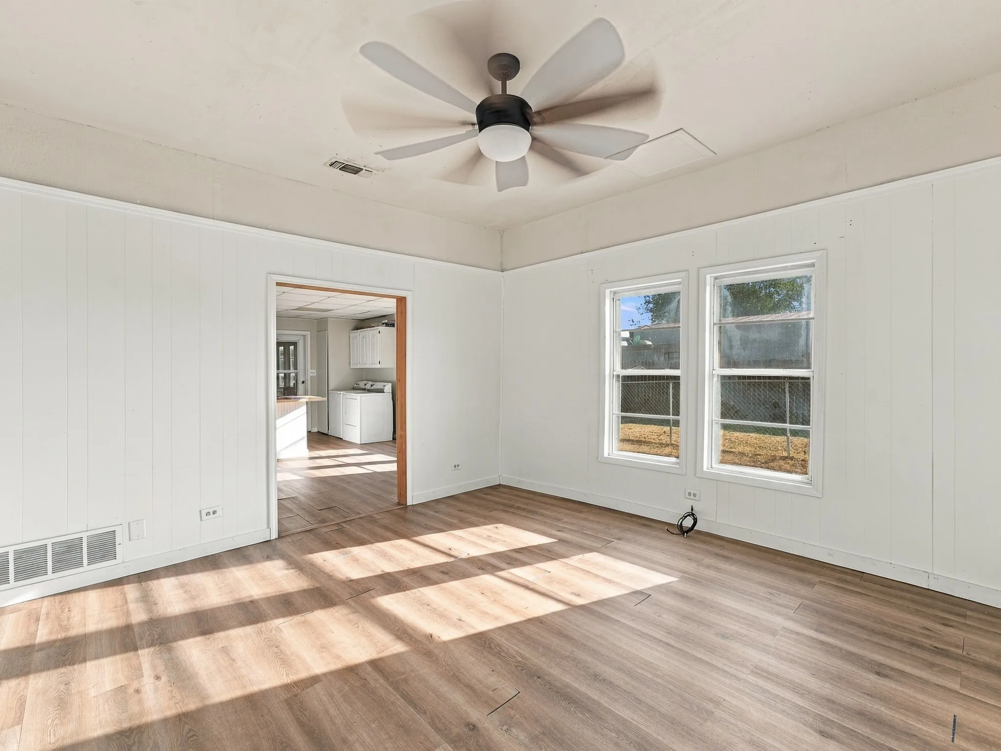 Office For Sale in Wise County , 503 E Main Street, Decatur, Texas 76234, 0, 0, Garage spaces, 0 Sqft, built in 1930, mls#21376334, Real Estate Agent in Decatur, Homes For Sale in Wise county, Homes For Sale in Decatur, Realtor in Decatur Texas, Real Estate Brokerage Independent Realty Texas, Luminita Cordes Realtor