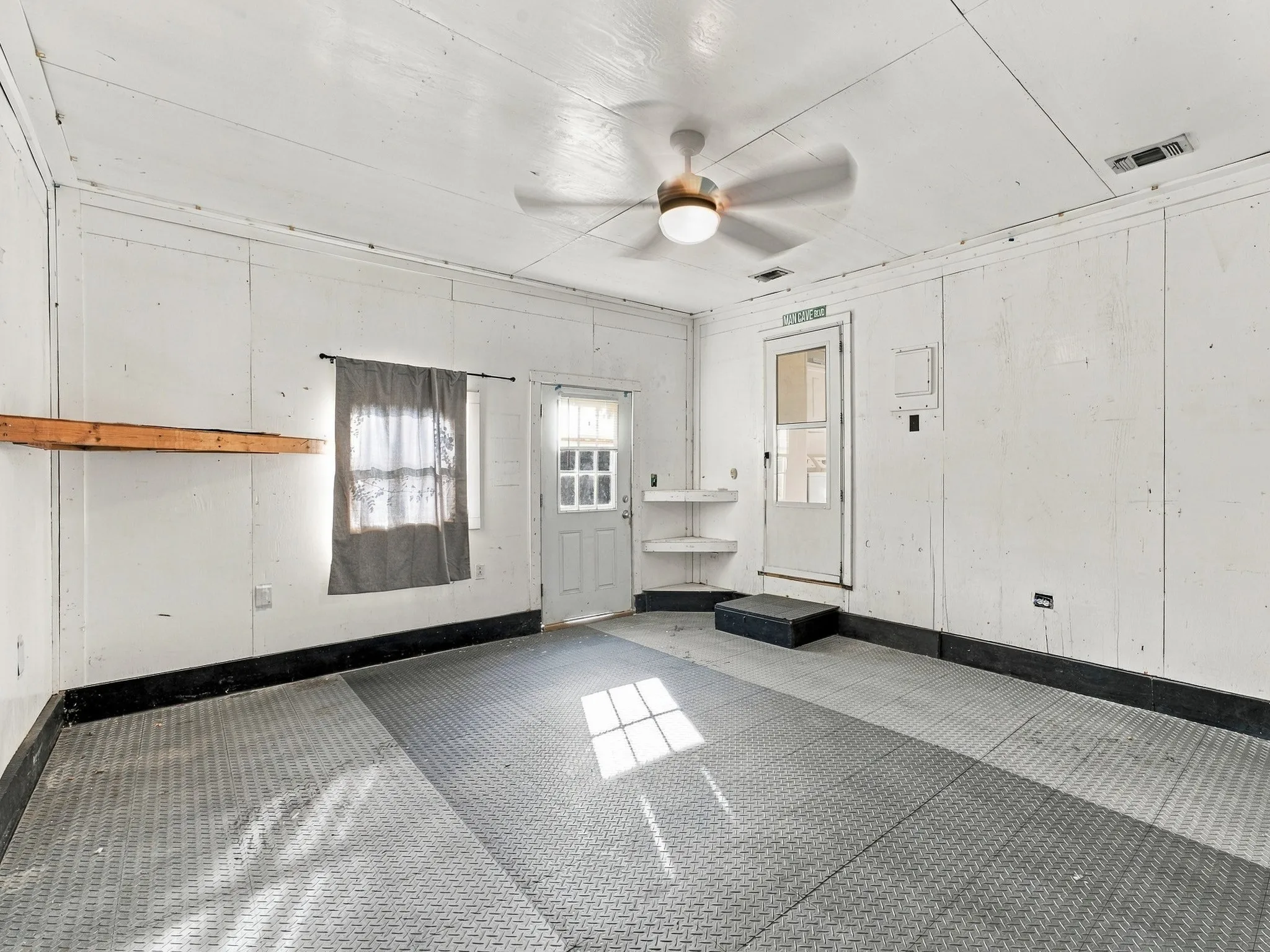 Office For Sale in Wise County , 503 E Main Street, Decatur, Texas 76234, 0, 0, Garage spaces, 0 Sqft, built in 1930, mls#21376334, Real Estate Agent in Decatur, Homes For Sale in Wise county, Homes For Sale in Decatur, Realtor in Decatur Texas, Real Estate Brokerage Independent Realty Texas, Luminita Cordes Realtor