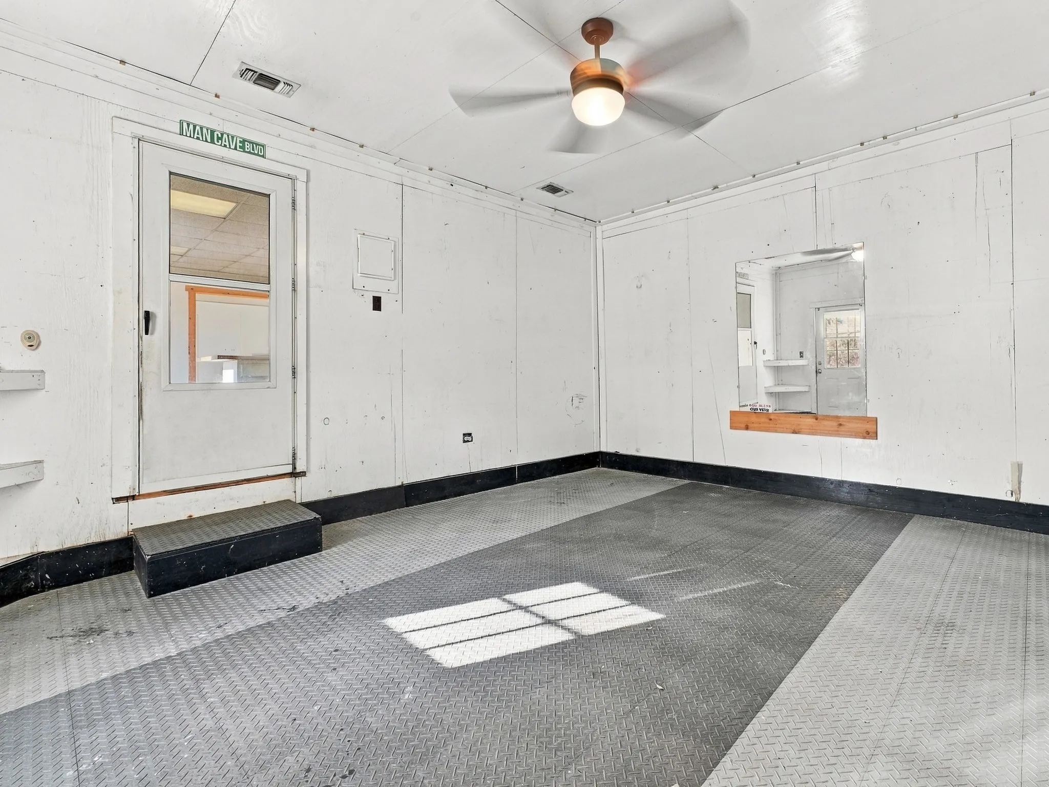 Office For Sale in Wise County , 503 E Main Street, Decatur, Texas 76234, 0, 0, Garage spaces, 0 Sqft, built in 1930, mls#21376334, Real Estate Agent in Decatur, Homes For Sale in Wise county, Homes For Sale in Decatur, Realtor in Decatur Texas, Real Estate Brokerage Independent Realty Texas, Luminita Cordes Realtor