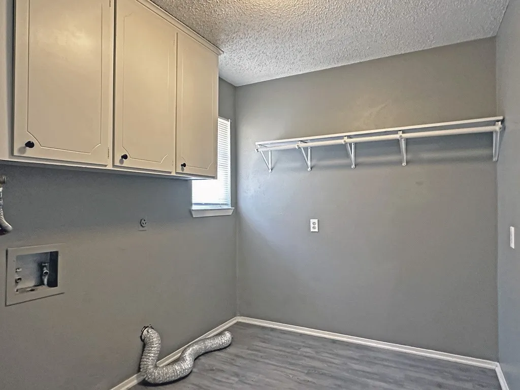 Single Family Residence For Sale in Henderson County , 806 Humphrey Street, Athens, Texas 75751, 3 Bedroom, 2 Bathroom, 2 Garage spaces, 1,609 Sqft, built in 1972, mls#21376342, Real Estate Agent in Athens, Homes For Sale in Henderson county, Homes For Sale in Athens, Realtor in Athens Texas, Real Estate Brokerage Independent Realty Texas, Luminita Cordes Realtor