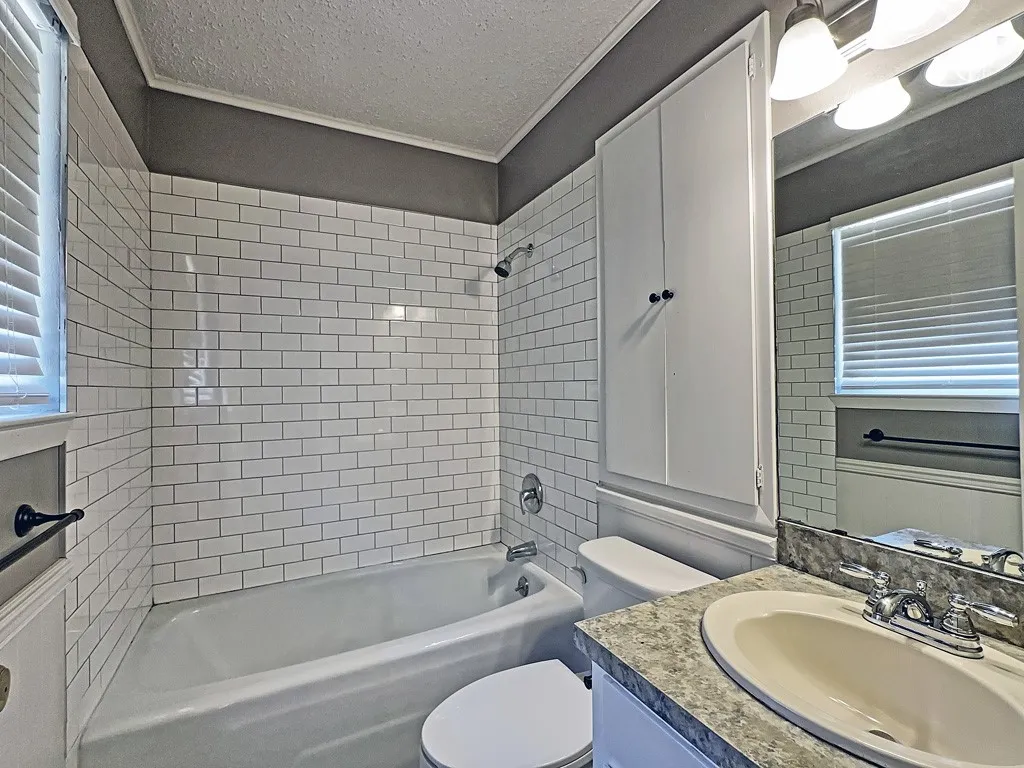 Single Family Residence For Sale in Henderson County , 806 Humphrey Street, Athens, Texas 75751, 3 Bedroom, 2 Bathroom, 2 Garage spaces, 1,609 Sqft, built in 1972, mls#21376342, Real Estate Agent in Athens, Homes For Sale in Henderson county, Homes For Sale in Athens, Realtor in Athens Texas, Real Estate Brokerage Independent Realty Texas, Luminita Cordes Realtor