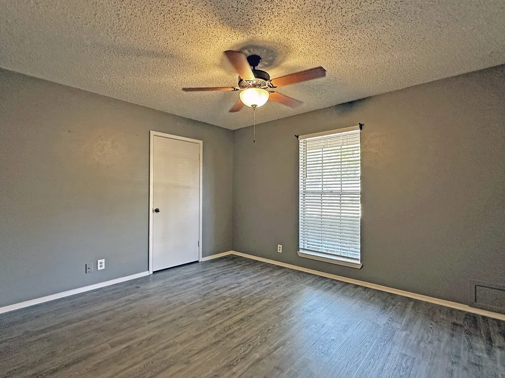Single Family Residence For Sale in Henderson County , 806 Humphrey Street, Athens, Texas 75751, 3 Bedroom, 2 Bathroom, 2 Garage spaces, 1,609 Sqft, built in 1972, mls#21376342, Real Estate Agent in Athens, Homes For Sale in Henderson county, Homes For Sale in Athens, Realtor in Athens Texas, Real Estate Brokerage Independent Realty Texas, Luminita Cordes Realtor