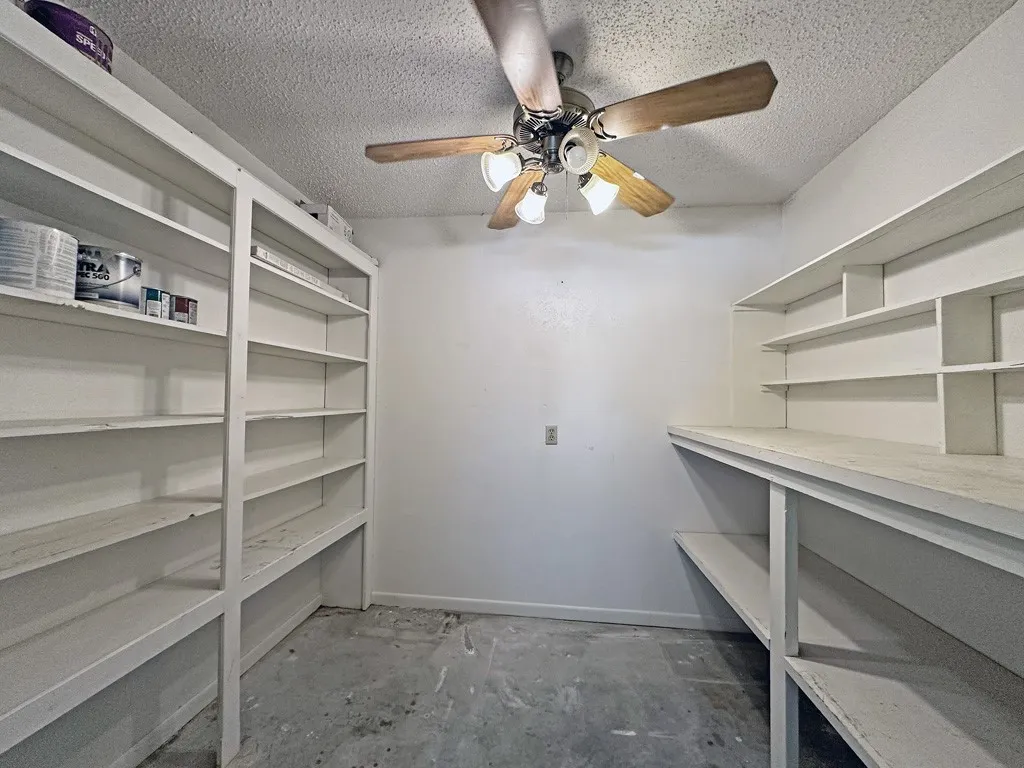 Single Family Residence For Sale in Henderson County , 806 Humphrey Street, Athens, Texas 75751, 3 Bedroom, 2 Bathroom, 2 Garage spaces, 1,609 Sqft, built in 1972, mls#21376342, Real Estate Agent in Athens, Homes For Sale in Henderson county, Homes For Sale in Athens, Realtor in Athens Texas, Real Estate Brokerage Independent Realty Texas, Luminita Cordes Realtor
