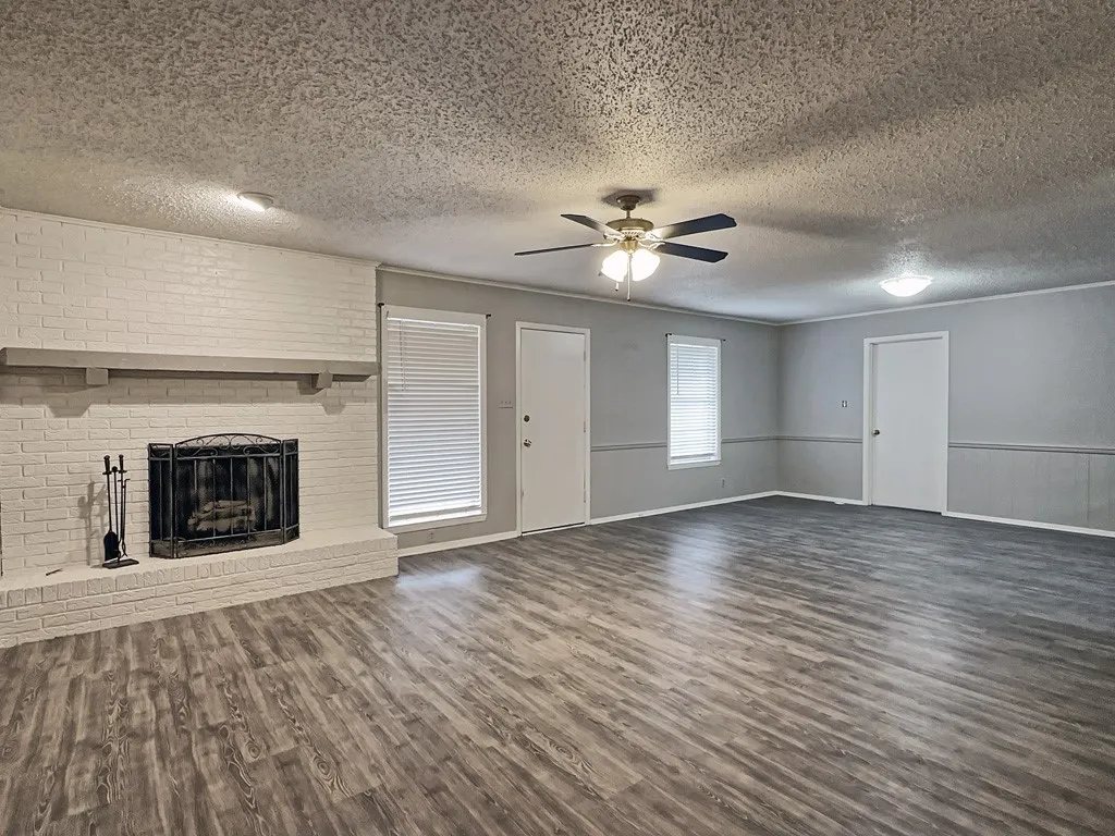 Single Family Residence For Sale in Henderson County , 806 Humphrey Street, Athens, Texas 75751, 3 Bedroom, 2 Bathroom, 2 Garage spaces, 1,609 Sqft, built in 1972, mls#21376342, Real Estate Agent in Athens, Homes For Sale in Henderson county, Homes For Sale in Athens, Realtor in Athens Texas, Real Estate Brokerage Independent Realty Texas, Luminita Cordes Realtor