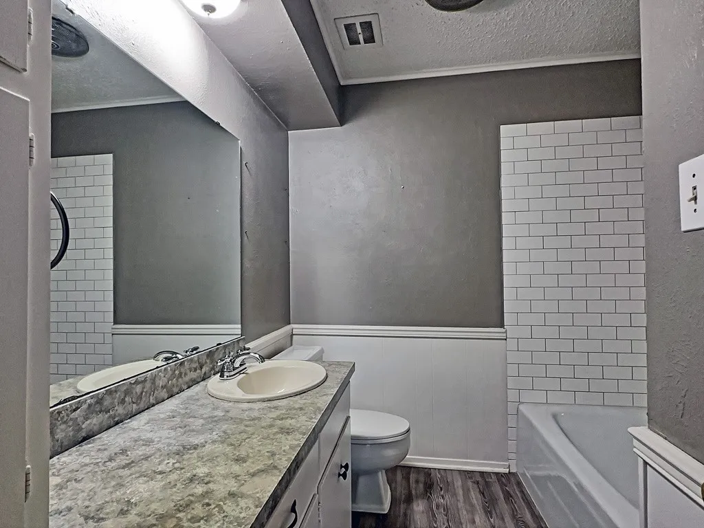 Single Family Residence For Sale in Henderson County , 806 Humphrey Street, Athens, Texas 75751, 3 Bedroom, 2 Bathroom, 2 Garage spaces, 1,609 Sqft, built in 1972, mls#21376342, Real Estate Agent in Athens, Homes For Sale in Henderson county, Homes For Sale in Athens, Realtor in Athens Texas, Real Estate Brokerage Independent Realty Texas, Luminita Cordes Realtor