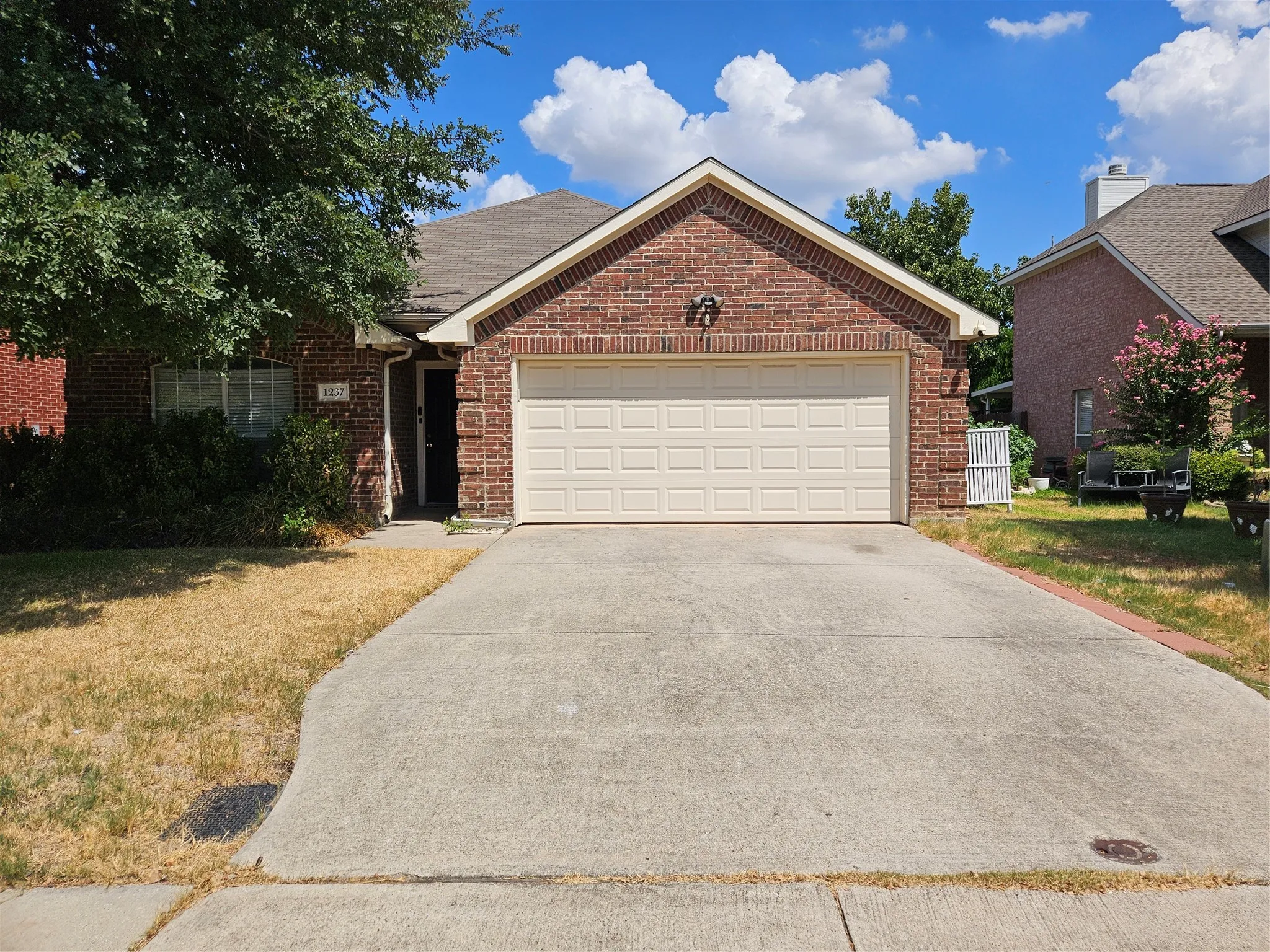 Single Family Residence For Rent in Denton County , 1237 Denise Court, Lewisville, Texas 75067, 3 Bedroom, 2 Bathroom, 2 Garage spaces, 1,558 Sqft, built in 1999, mls#21375931, Real Estate Agent in Lewisville, Homes For Rent in Denton county, Homes For Rent in Lewisville, Realtor in Lewisville Texas, Real Estate Brokerage Independent Realty Texas, Luminita Cordes Realtor