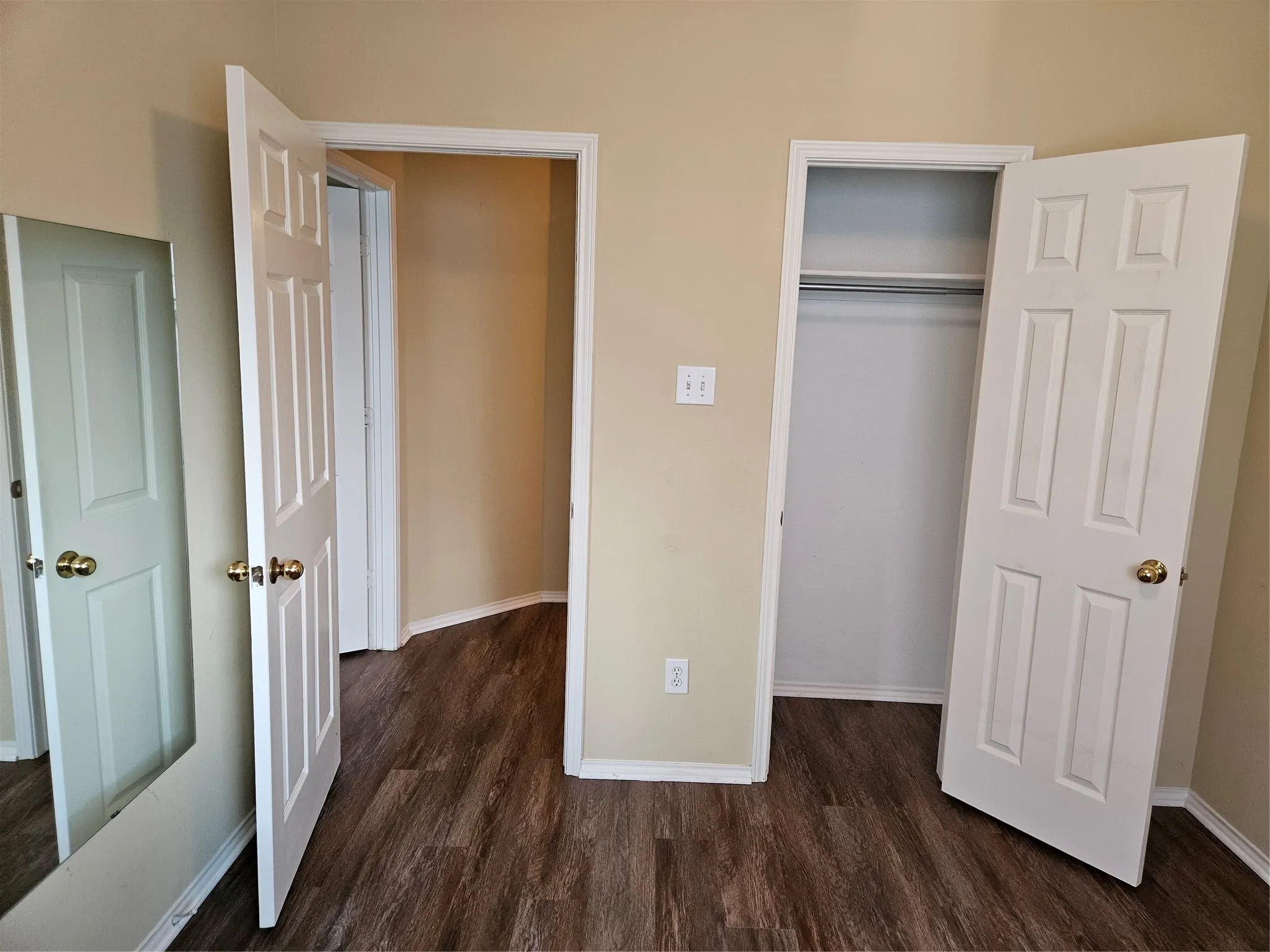 Single Family Residence For Rent in Denton County , 1237 Denise Court, Lewisville, Texas 75067, 3 Bedroom, 2 Bathroom, 2 Garage spaces, 1,558 Sqft, built in 1999, mls#21375931, Real Estate Agent in Lewisville, Homes For Rent in Denton county, Homes For Rent in Lewisville, Realtor in Lewisville Texas, Real Estate Brokerage Independent Realty Texas, Luminita Cordes Realtor