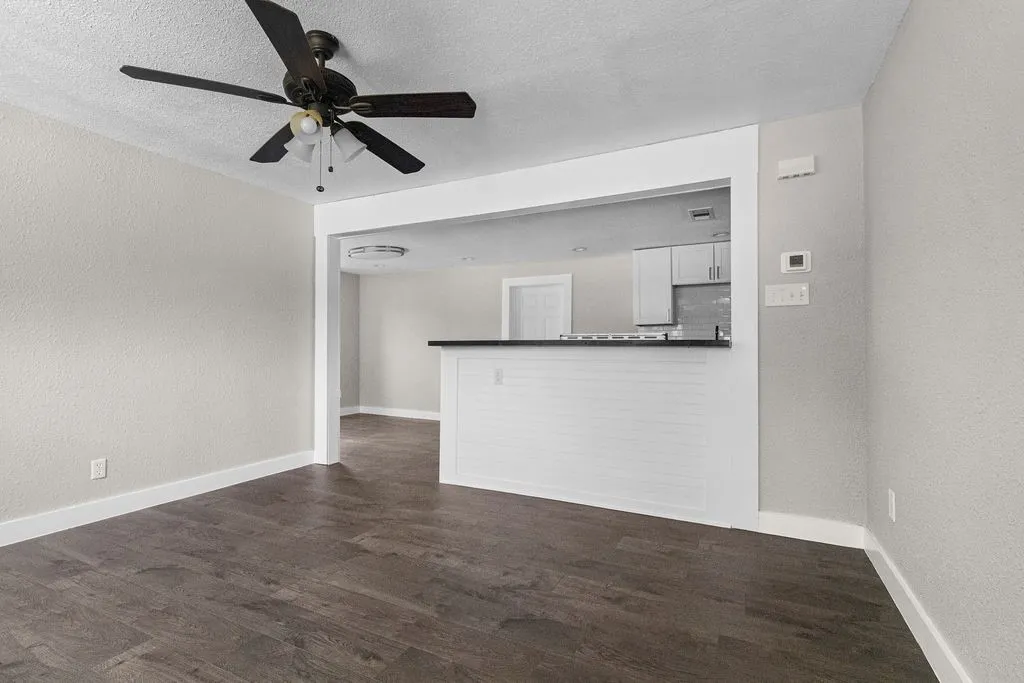 Single Family Residence For Sale in Tarrant County , 3939 E 4th Street, Fort Worth, Texas 76111, 3 Bedroom, 2 Bathroom, Garage spaces, 1,200 Sqft, built in 1945, mls#21375396, Real Estate Agent in Fort Worth, Homes For Sale in Tarrant county, Homes For Sale in Fort Worth, Realtor in Fort Worth Texas, Real Estate Brokerage Independent Realty Texas, Luminita Cordes Realtor
