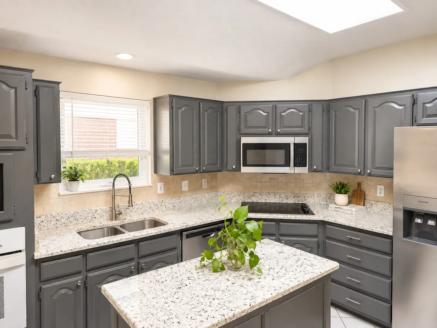 Single Family Residence For Rent in Collin County , 827 Cornell Lane, Allen, Texas 75002, 3 Bedroom, 2 Bathroom, 2 Garage spaces, 1,648 Sqft, built in 1993, mls#21376343, Real Estate Agent in Allen, Homes For Rent in Collin county, Homes For Rent in Allen, Realtor in Allen Texas, Real Estate Brokerage Independent Realty Texas, Luminita Cordes Realtor