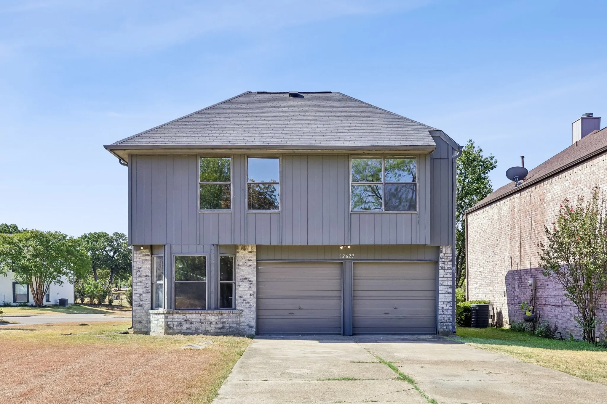 Single Family Residence For Sale in Dallas County , 12627 Ridgeside Drive, Balch Springs, Texas 75180, 3 Bedroom, 3 Bathroom, 2 Garage spaces, 1,446 Sqft, built in 1993, mls#21376346, Real Estate Agent in Balch Springs, Homes For Sale in Dallas county, Homes For Sale in Balch Springs, Realtor in Balch Springs Texas, Real Estate Brokerage Independent Realty Texas, Luminita Cordes Realtor