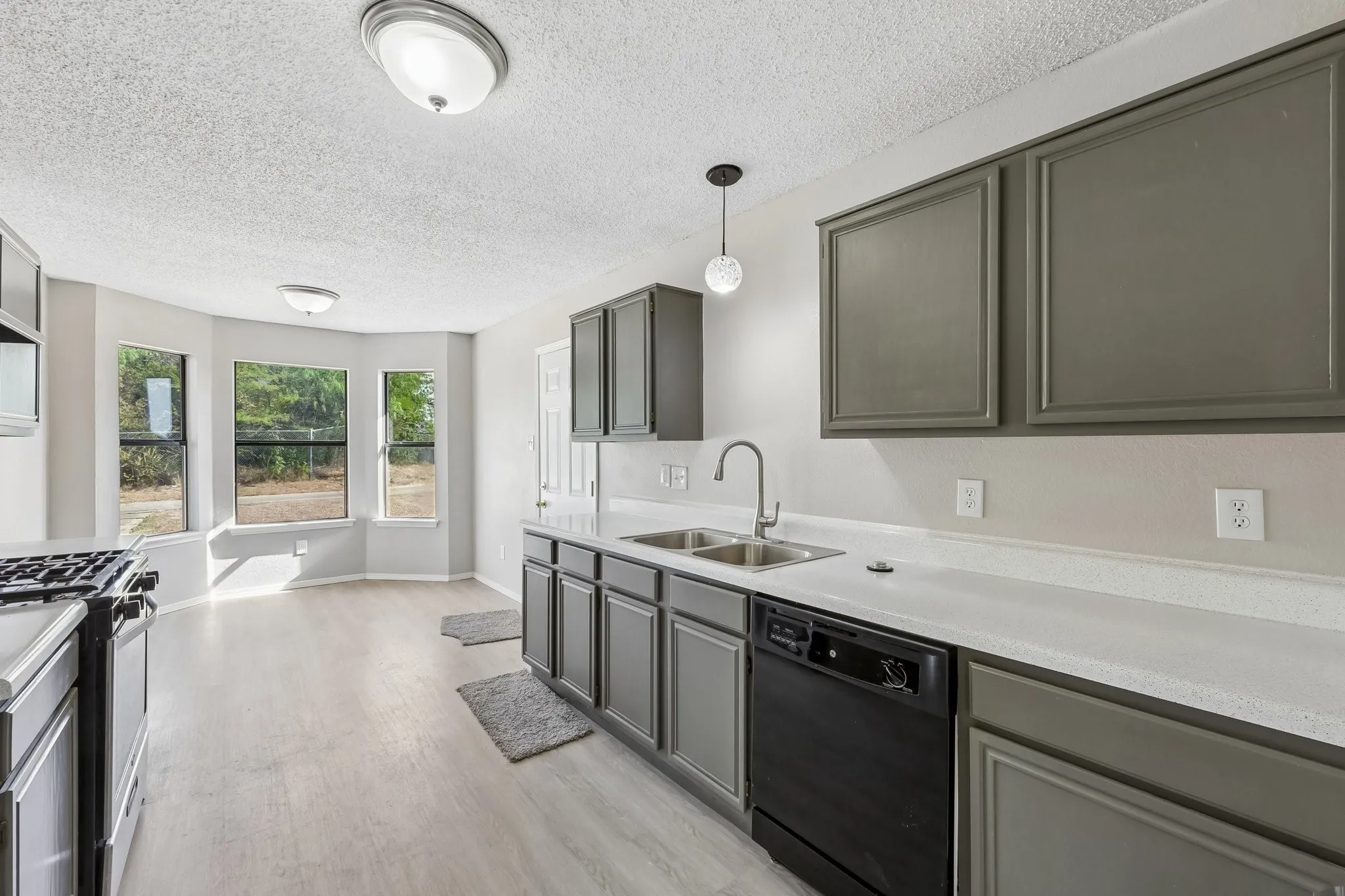 Single Family Residence For Sale in Dallas County , 12627 Ridgeside Drive, Balch Springs, Texas 75180, 3 Bedroom, 3 Bathroom, 2 Garage spaces, 1,446 Sqft, built in 1993, mls#21376346, Real Estate Agent in Balch Springs, Homes For Sale in Dallas county, Homes For Sale in Balch Springs, Realtor in Balch Springs Texas, Real Estate Brokerage Independent Realty Texas, Luminita Cordes Realtor