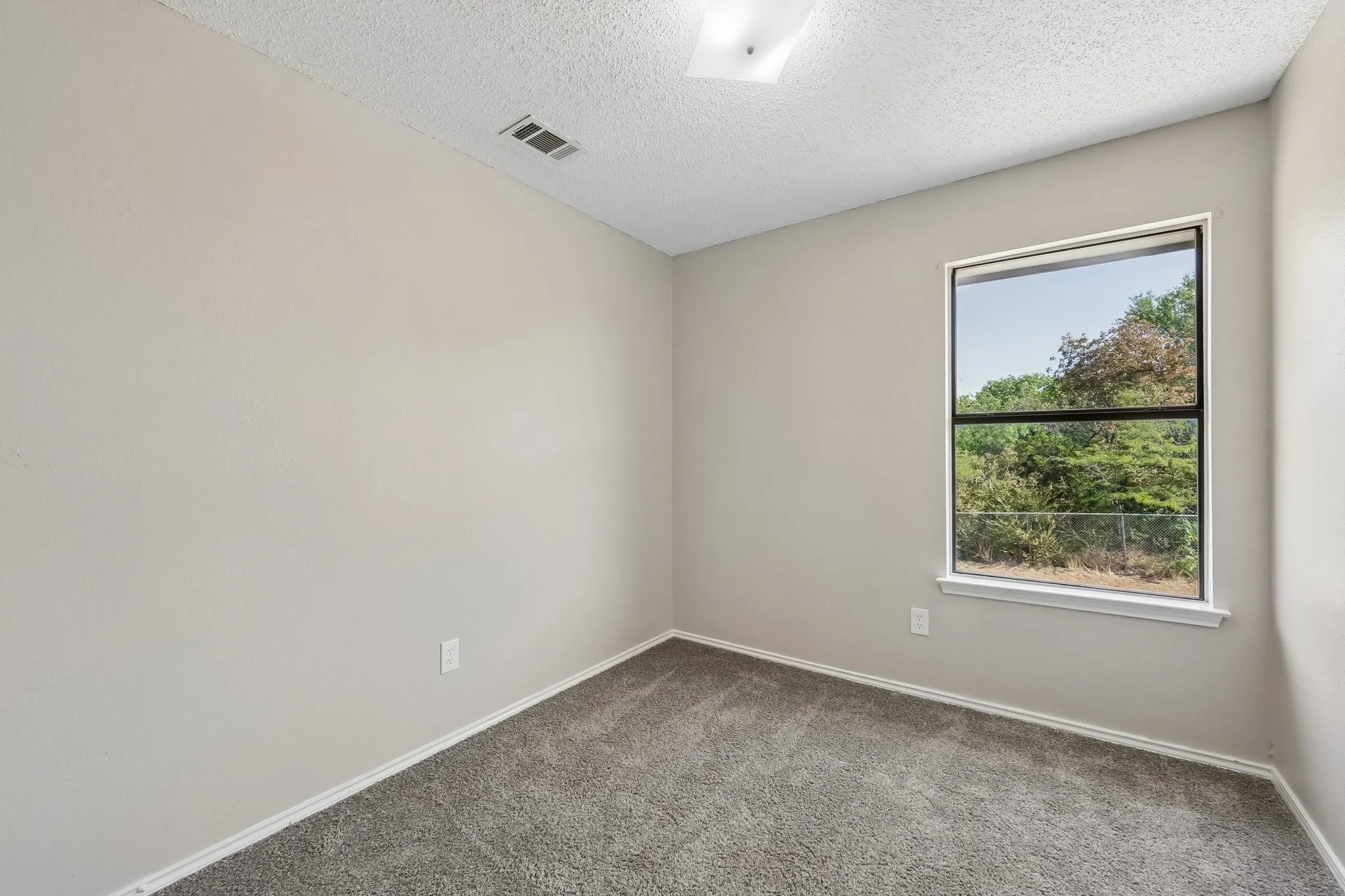 Single Family Residence For Sale in Dallas County , 12627 Ridgeside Drive, Balch Springs, Texas 75180, 3 Bedroom, 3 Bathroom, 2 Garage spaces, 1,446 Sqft, built in 1993, mls#21376346, Real Estate Agent in Balch Springs, Homes For Sale in Dallas county, Homes For Sale in Balch Springs, Realtor in Balch Springs Texas, Real Estate Brokerage Independent Realty Texas, Luminita Cordes Realtor