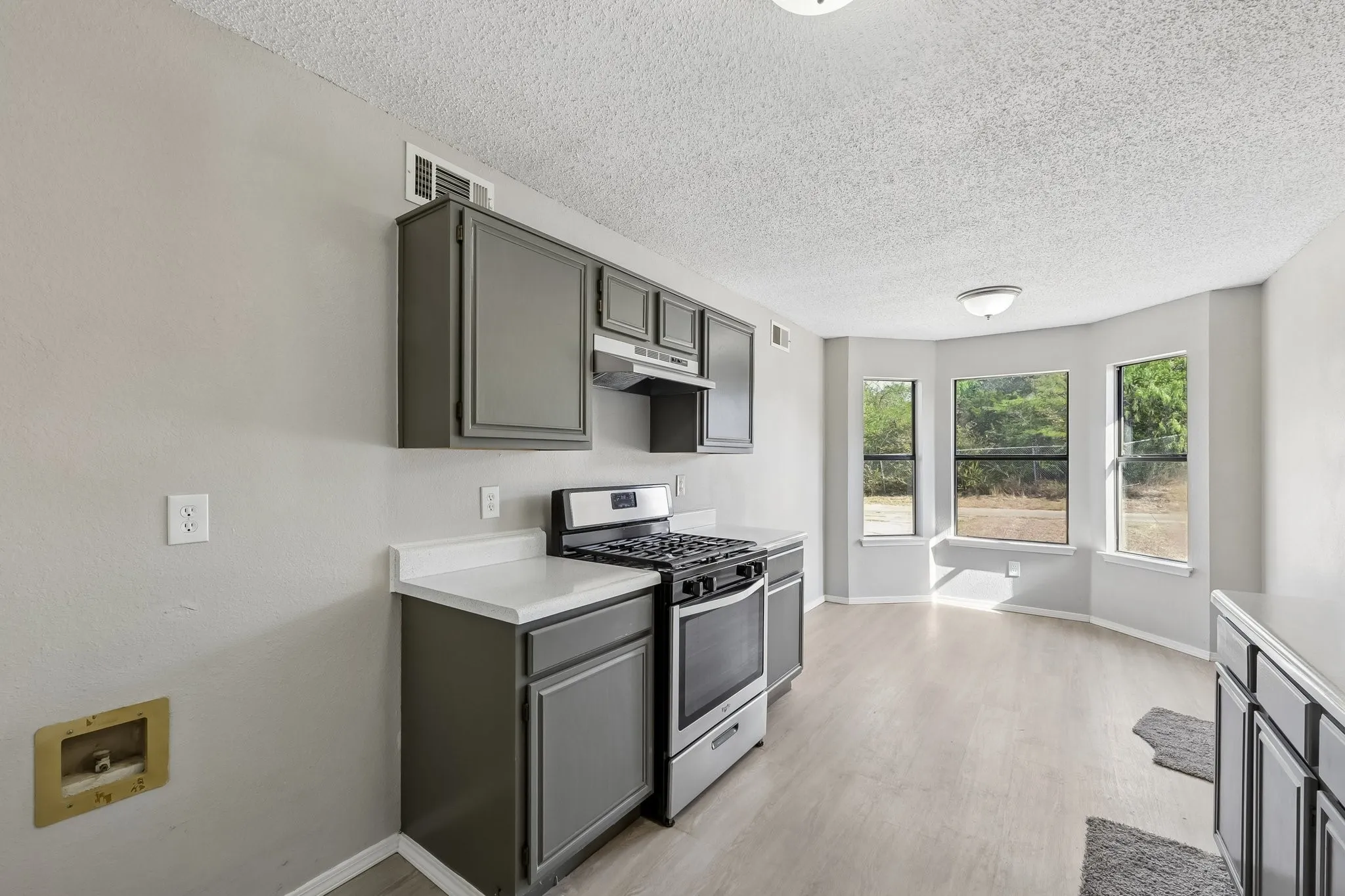 Single Family Residence For Sale in Dallas County , 12627 Ridgeside Drive, Balch Springs, Texas 75180, 3 Bedroom, 3 Bathroom, 2 Garage spaces, 1,446 Sqft, built in 1993, mls#21376346, Real Estate Agent in Balch Springs, Homes For Sale in Dallas county, Homes For Sale in Balch Springs, Realtor in Balch Springs Texas, Real Estate Brokerage Independent Realty Texas, Luminita Cordes Realtor