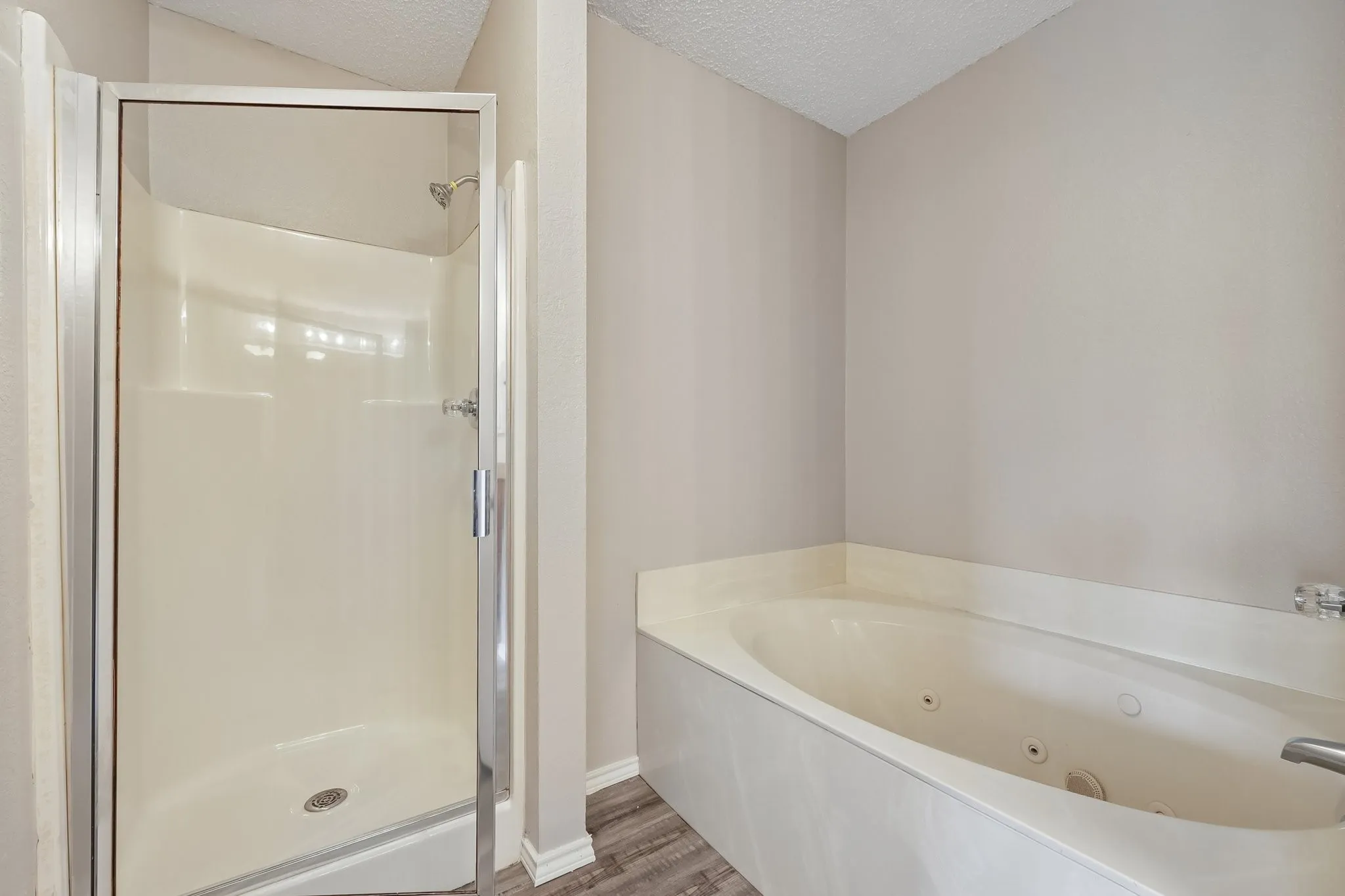 Single Family Residence For Sale in Dallas County , 12627 Ridgeside Drive, Balch Springs, Texas 75180, 3 Bedroom, 3 Bathroom, 2 Garage spaces, 1,446 Sqft, built in 1993, mls#21376346, Real Estate Agent in Balch Springs, Homes For Sale in Dallas county, Homes For Sale in Balch Springs, Realtor in Balch Springs Texas, Real Estate Brokerage Independent Realty Texas, Luminita Cordes Realtor
