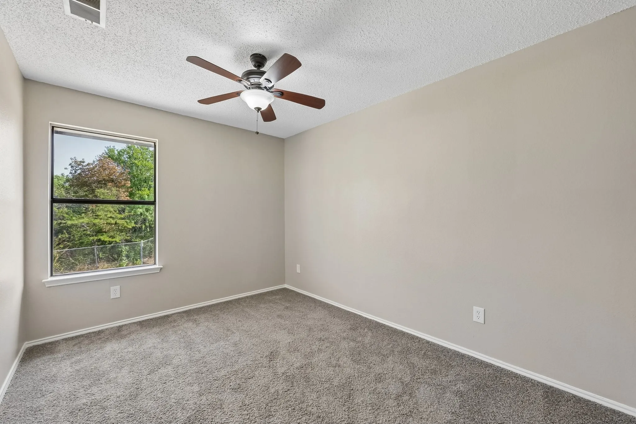 Single Family Residence For Sale in Dallas County , 12627 Ridgeside Drive, Balch Springs, Texas 75180, 3 Bedroom, 3 Bathroom, 2 Garage spaces, 1,446 Sqft, built in 1993, mls#21376346, Real Estate Agent in Balch Springs, Homes For Sale in Dallas county, Homes For Sale in Balch Springs, Realtor in Balch Springs Texas, Real Estate Brokerage Independent Realty Texas, Luminita Cordes Realtor