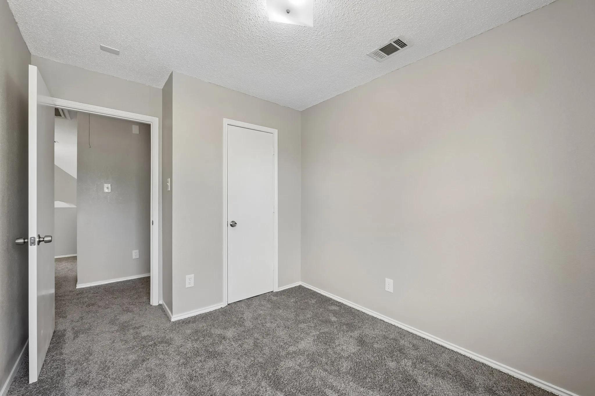 Single Family Residence For Sale in Dallas County , 12627 Ridgeside Drive, Balch Springs, Texas 75180, 3 Bedroom, 3 Bathroom, 2 Garage spaces, 1,446 Sqft, built in 1993, mls#21376346, Real Estate Agent in Balch Springs, Homes For Sale in Dallas county, Homes For Sale in Balch Springs, Realtor in Balch Springs Texas, Real Estate Brokerage Independent Realty Texas, Luminita Cordes Realtor