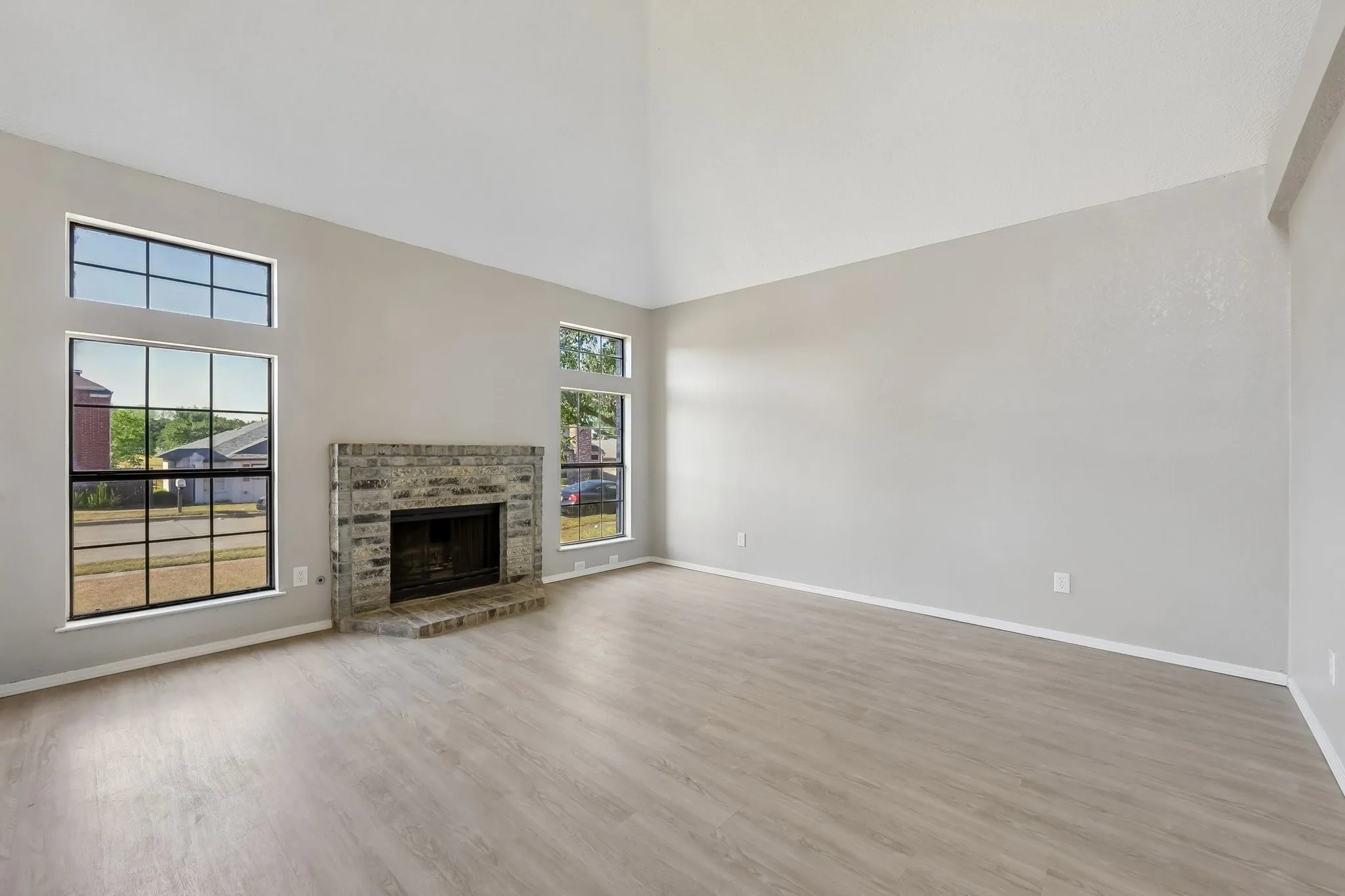 Single Family Residence For Sale in Dallas County , 12627 Ridgeside Drive, Balch Springs, Texas 75180, 3 Bedroom, 3 Bathroom, 2 Garage spaces, 1,446 Sqft, built in 1993, mls#21376346, Real Estate Agent in Balch Springs, Homes For Sale in Dallas county, Homes For Sale in Balch Springs, Realtor in Balch Springs Texas, Real Estate Brokerage Independent Realty Texas, Luminita Cordes Realtor
