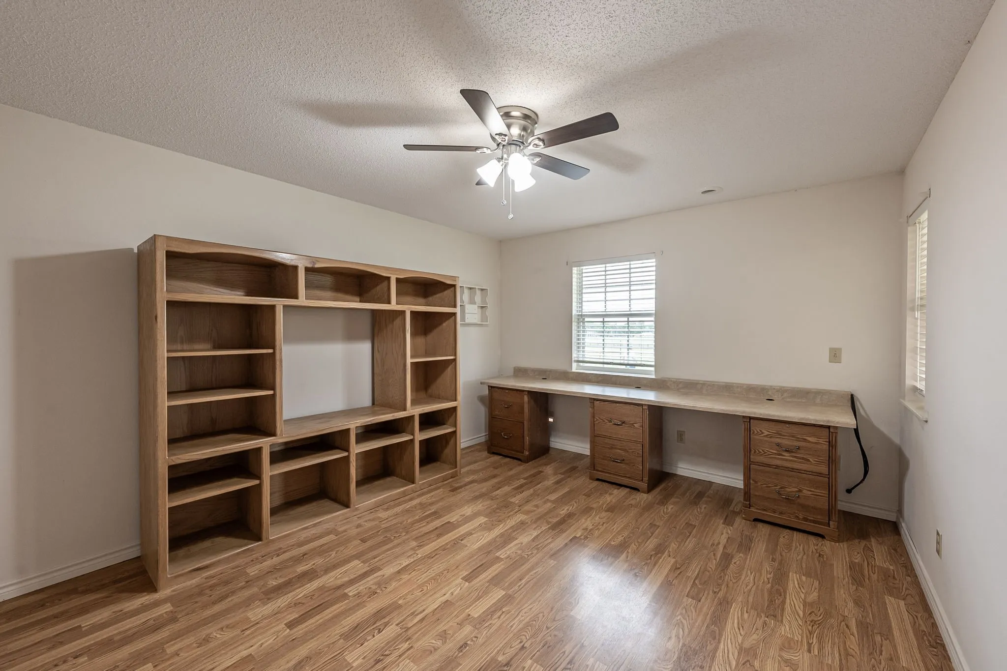 Single Family Residence For Sale in Henderson County , 14187 Fm 1615, Athens, Texas 75752, 3 Bedroom, 2 Bathroom, 2 Garage spaces, 2,027 Sqft, built in 1997, mls#21376337, Real Estate Agent in Athens, Homes For Sale in Henderson county, Homes For Sale in Athens, Realtor in Athens Texas, Real Estate Brokerage Independent Realty Texas, Luminita Cordes Realtor