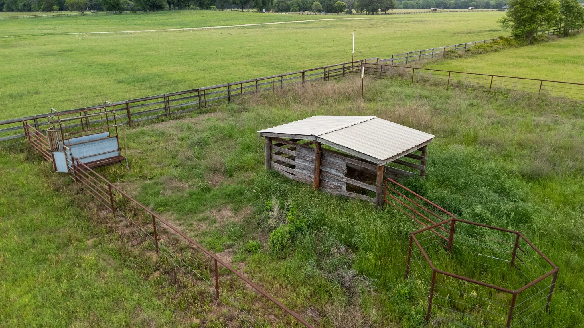 Single Family Residence For Sale in Henderson County , 14187 Fm 1615, Athens, Texas 75752, 3 Bedroom, 2 Bathroom, 2 Garage spaces, 2,027 Sqft, built in 1997, mls#21376337, Real Estate Agent in Athens, Homes For Sale in Henderson county, Homes For Sale in Athens, Realtor in Athens Texas, Real Estate Brokerage Independent Realty Texas, Luminita Cordes Realtor