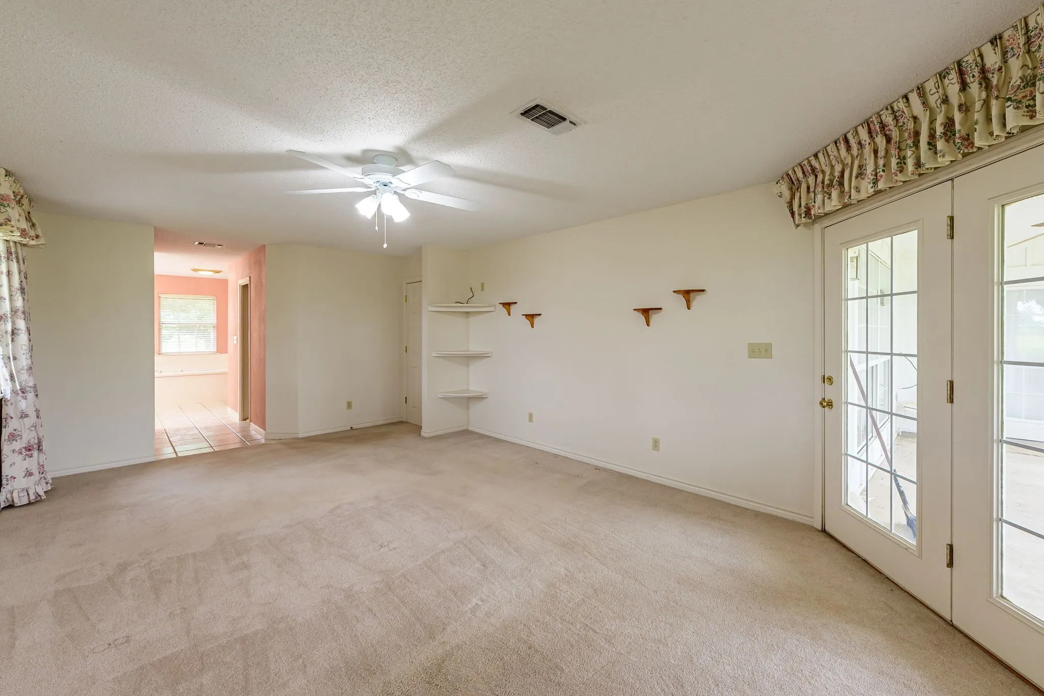 Single Family Residence For Sale in Henderson County , 14187 Fm 1615, Athens, Texas 75752, 3 Bedroom, 2 Bathroom, 2 Garage spaces, 2,027 Sqft, built in 1997, mls#21376337, Real Estate Agent in Athens, Homes For Sale in Henderson county, Homes For Sale in Athens, Realtor in Athens Texas, Real Estate Brokerage Independent Realty Texas, Luminita Cordes Realtor