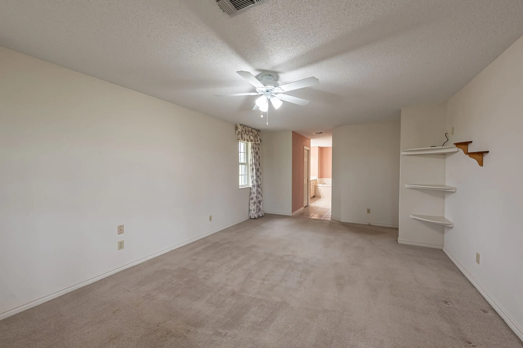 Single Family Residence For Sale in Henderson County , 14187 Fm 1615, Athens, Texas 75752, 3 Bedroom, 2 Bathroom, 2 Garage spaces, 2,027 Sqft, built in 1997, mls#21376337, Real Estate Agent in Athens, Homes For Sale in Henderson county, Homes For Sale in Athens, Realtor in Athens Texas, Real Estate Brokerage Independent Realty Texas, Luminita Cordes Realtor