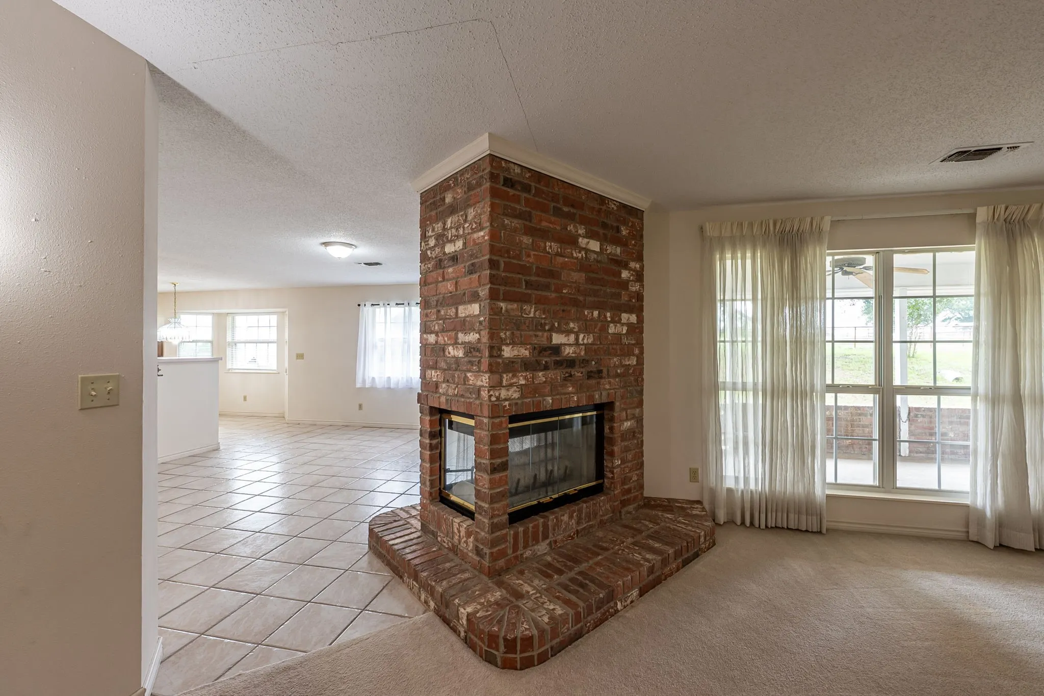 Single Family Residence For Sale in Henderson County , 14187 Fm 1615, Athens, Texas 75752, 3 Bedroom, 2 Bathroom, 2 Garage spaces, 2,027 Sqft, built in 1997, mls#21376337, Real Estate Agent in Athens, Homes For Sale in Henderson county, Homes For Sale in Athens, Realtor in Athens Texas, Real Estate Brokerage Independent Realty Texas, Luminita Cordes Realtor