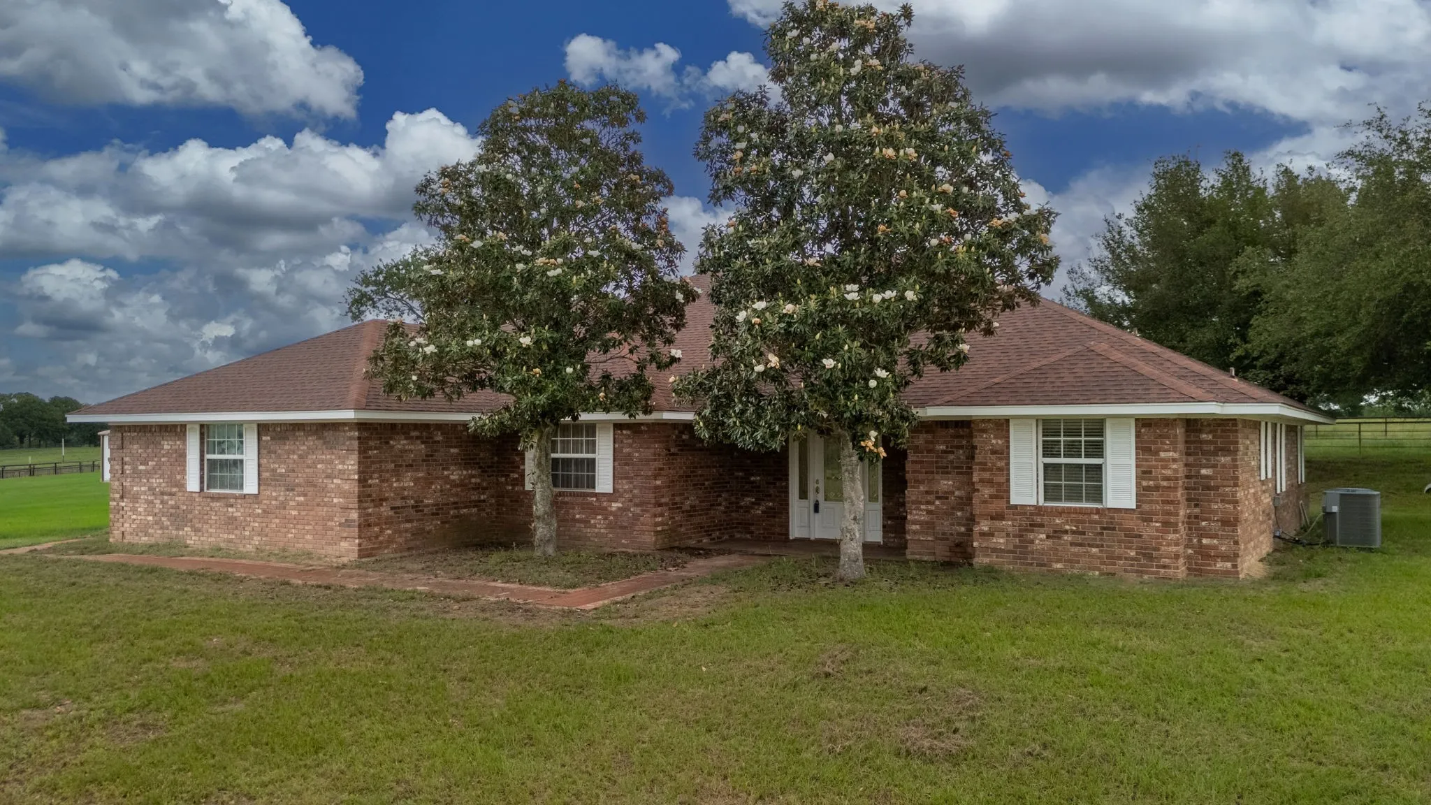 Single Family Residence For Sale in Henderson County , 14187 Fm 1615, Athens, Texas 75752, 3 Bedroom, 2 Bathroom, 2 Garage spaces, 2,027 Sqft, built in 1997, mls#21376337, Real Estate Agent in Athens, Homes For Sale in Henderson county, Homes For Sale in Athens, Realtor in Athens Texas, Real Estate Brokerage Independent Realty Texas, Luminita Cordes Realtor