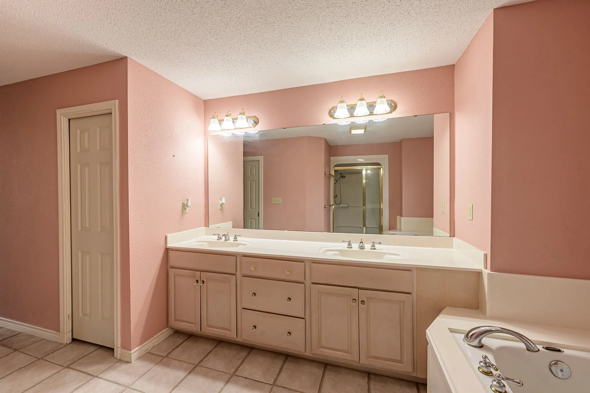 Single Family Residence For Sale in Henderson County , 14187 Fm 1615, Athens, Texas 75752, 3 Bedroom, 2 Bathroom, 2 Garage spaces, 2,027 Sqft, built in 1997, mls#21376337, Real Estate Agent in Athens, Homes For Sale in Henderson county, Homes For Sale in Athens, Realtor in Athens Texas, Real Estate Brokerage Independent Realty Texas, Luminita Cordes Realtor