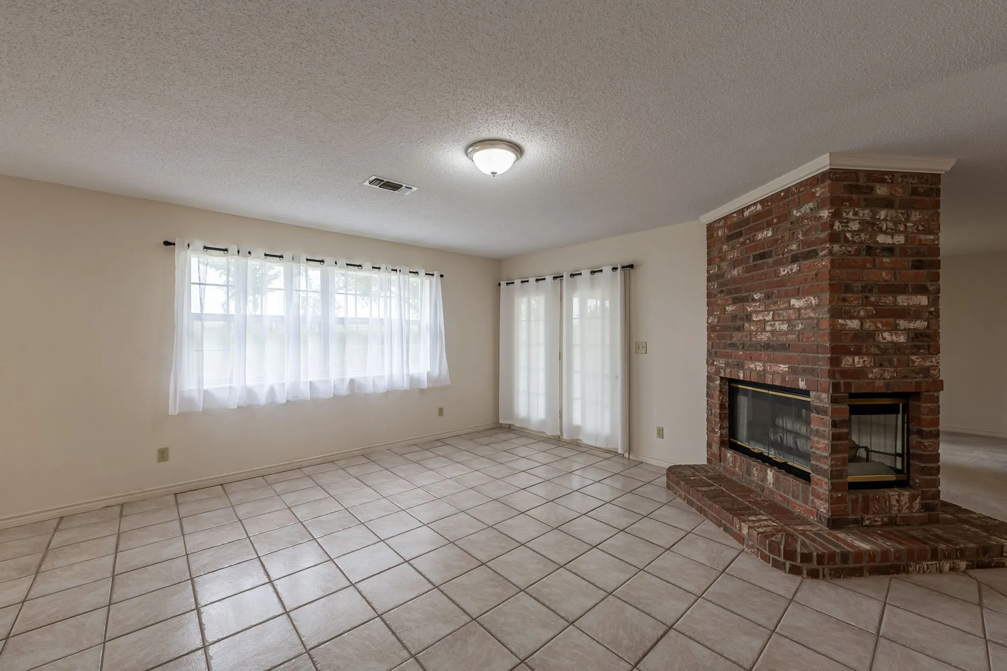 Single Family Residence For Sale in Henderson County , 14187 Fm 1615, Athens, Texas 75752, 3 Bedroom, 2 Bathroom, 2 Garage spaces, 2,027 Sqft, built in 1997, mls#21376337, Real Estate Agent in Athens, Homes For Sale in Henderson county, Homes For Sale in Athens, Realtor in Athens Texas, Real Estate Brokerage Independent Realty Texas, Luminita Cordes Realtor