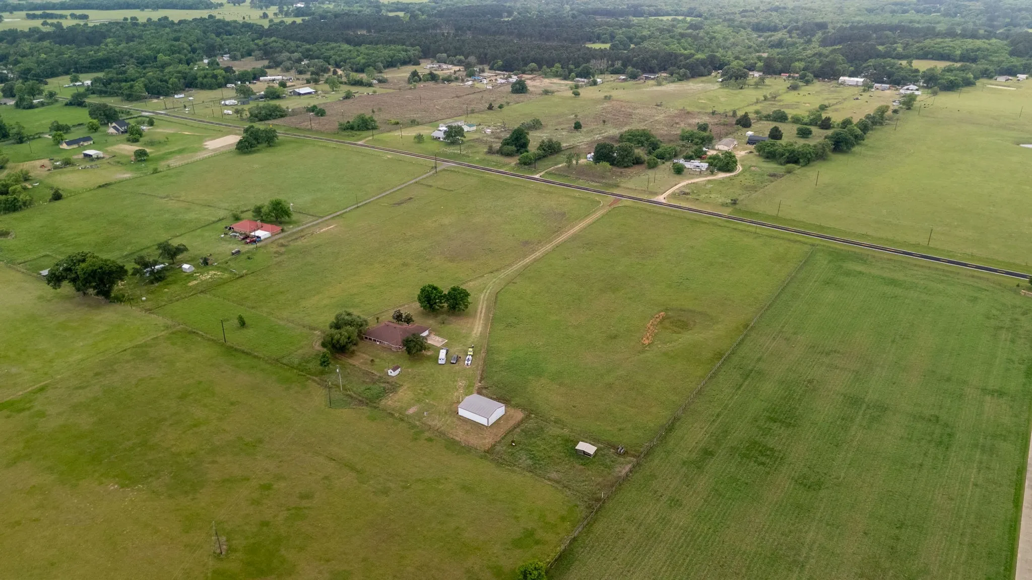 Single Family Residence For Sale in Henderson County , 14187 Fm 1615, Athens, Texas 75752, 3 Bedroom, 2 Bathroom, 2 Garage spaces, 2,027 Sqft, built in 1997, mls#21376337, Real Estate Agent in Athens, Homes For Sale in Henderson county, Homes For Sale in Athens, Realtor in Athens Texas, Real Estate Brokerage Independent Realty Texas, Luminita Cordes Realtor