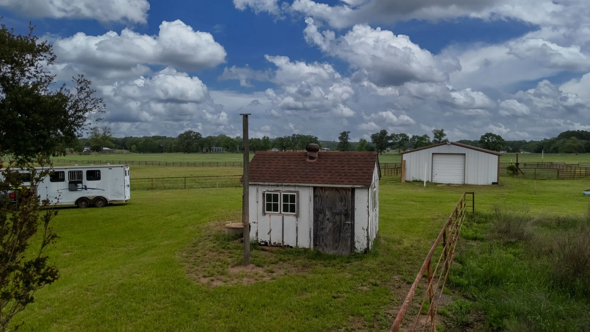 Single Family Residence For Sale in Henderson County , 14187 Fm 1615, Athens, Texas 75752, 3 Bedroom, 2 Bathroom, 2 Garage spaces, 2,027 Sqft, built in 1997, mls#21376337, Real Estate Agent in Athens, Homes For Sale in Henderson county, Homes For Sale in Athens, Realtor in Athens Texas, Real Estate Brokerage Independent Realty Texas, Luminita Cordes Realtor