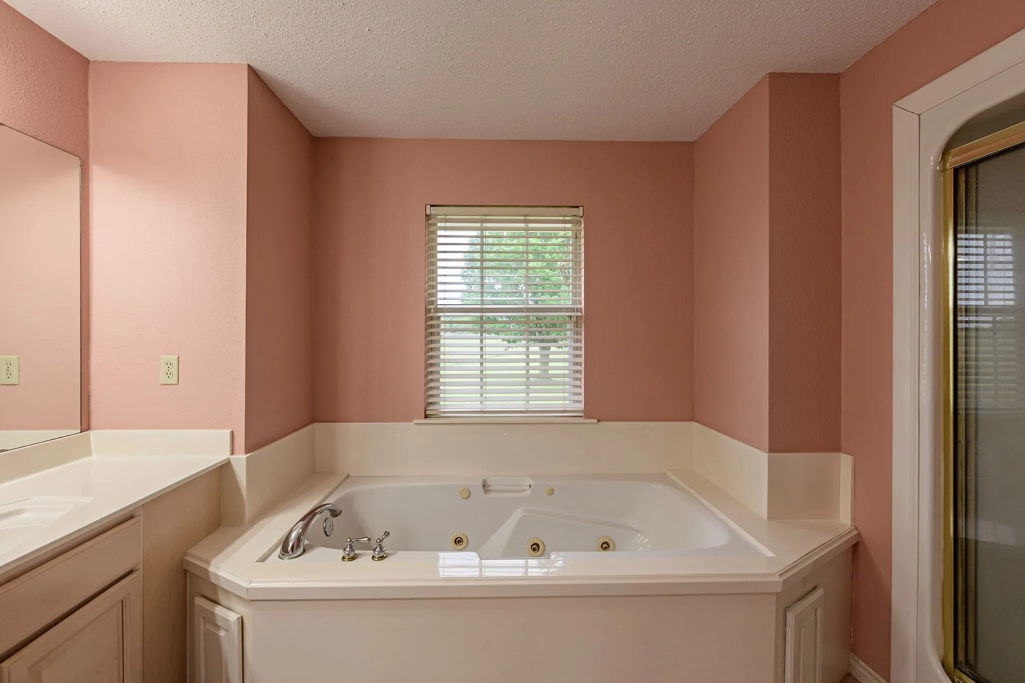 Single Family Residence For Sale in Henderson County , 14187 Fm 1615, Athens, Texas 75752, 3 Bedroom, 2 Bathroom, 2 Garage spaces, 2,027 Sqft, built in 1997, mls#21376337, Real Estate Agent in Athens, Homes For Sale in Henderson county, Homes For Sale in Athens, Realtor in Athens Texas, Real Estate Brokerage Independent Realty Texas, Luminita Cordes Realtor