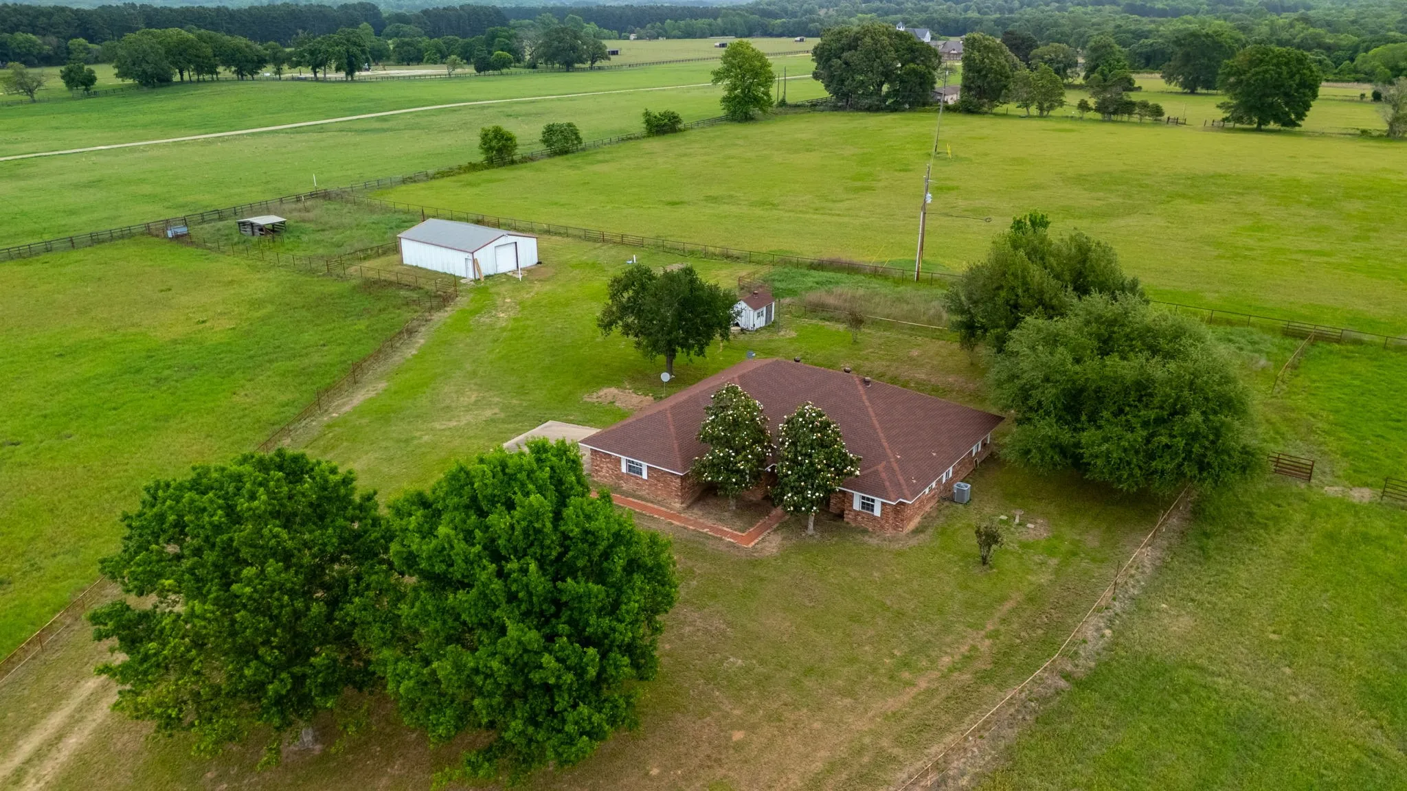 Single Family Residence For Sale in Henderson County , 14187 Fm 1615, Athens, Texas 75752, 3 Bedroom, 2 Bathroom, 2 Garage spaces, 2,027 Sqft, built in 1997, mls#21376337, Real Estate Agent in Athens, Homes For Sale in Henderson county, Homes For Sale in Athens, Realtor in Athens Texas, Real Estate Brokerage Independent Realty Texas, Luminita Cordes Realtor
